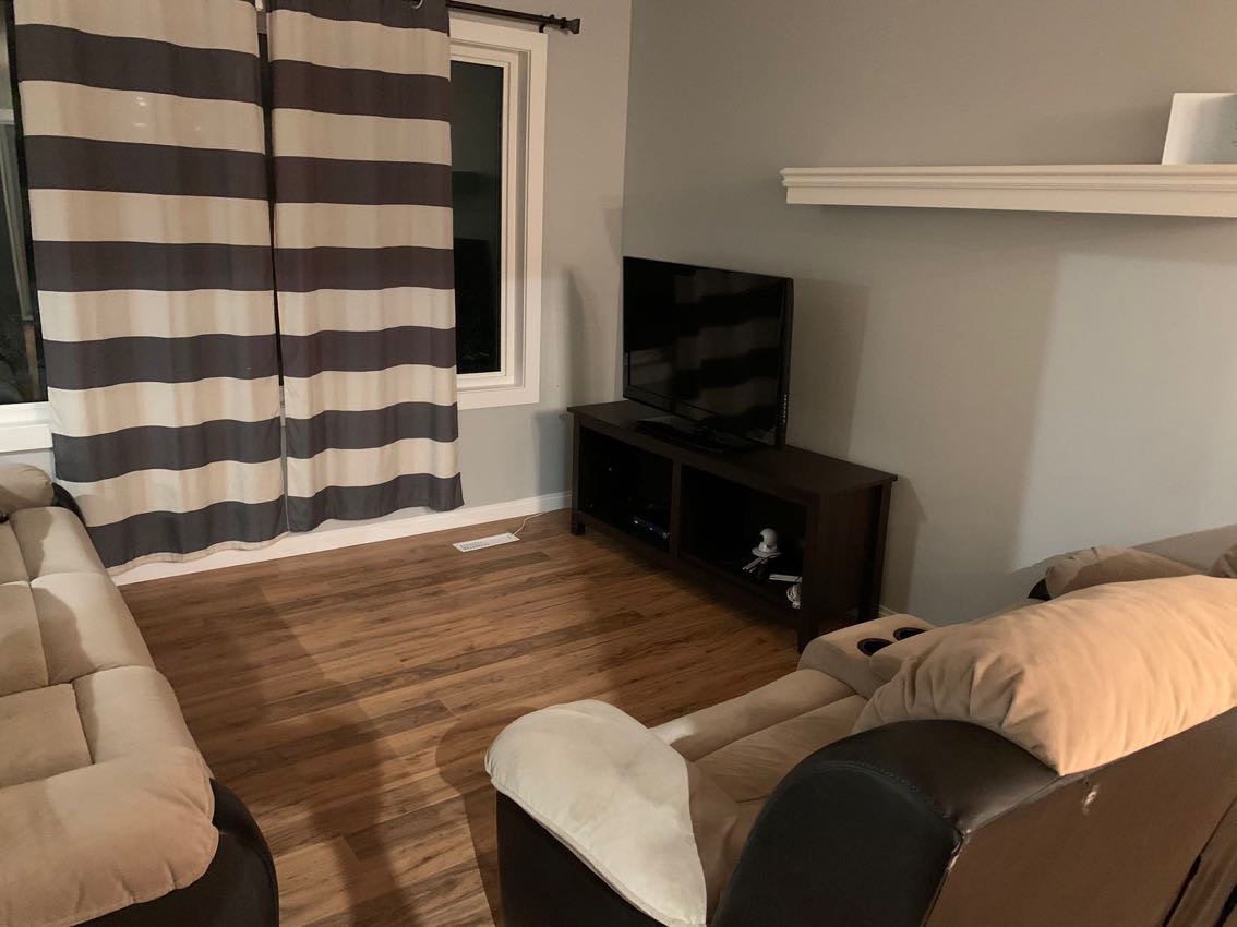 Erindale安静社区（rogers rd）house二楼大窗次卧出租 - 6