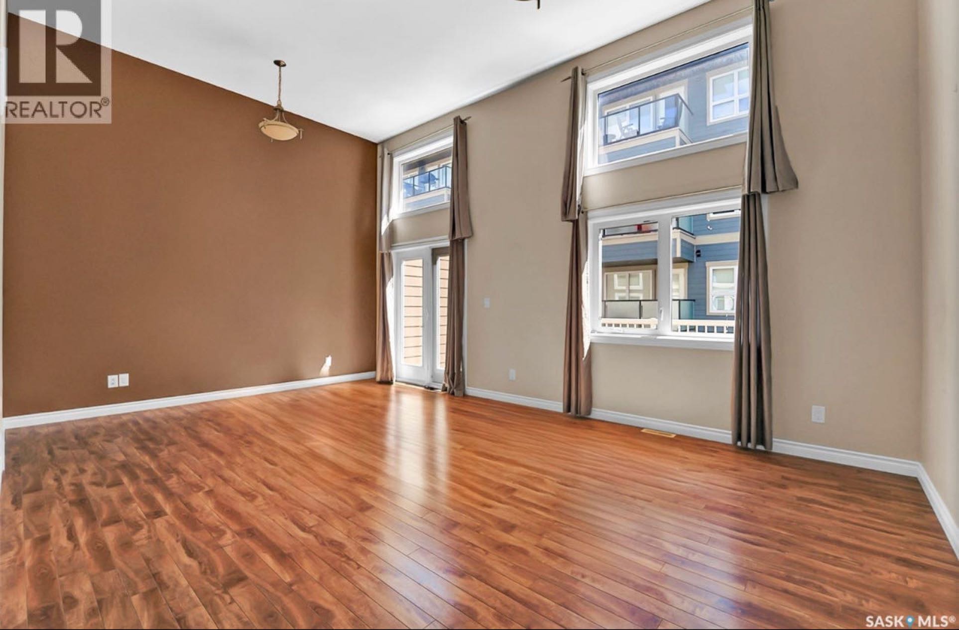 OPEN HOUSE开放参观时间：周日9月7日2:00-4:00PM 地址：401 212 Willis CRES - 3