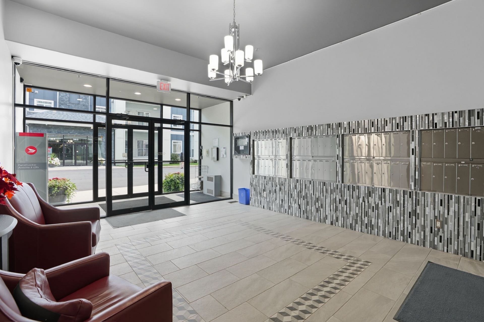 New listing  百年高中门口黄金地段 – 2卧2卫带电梯地下车库高档公寓出售 - 3