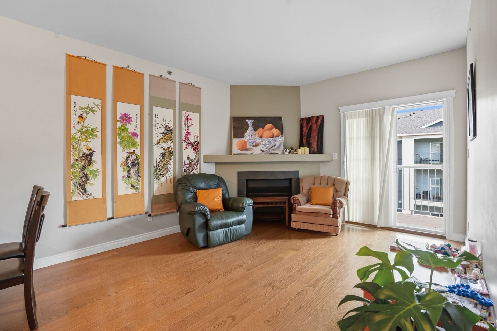 New listing  百年高中门口黄金地段 – 2卧2卫带电梯地下车库高档公寓出售 - 4