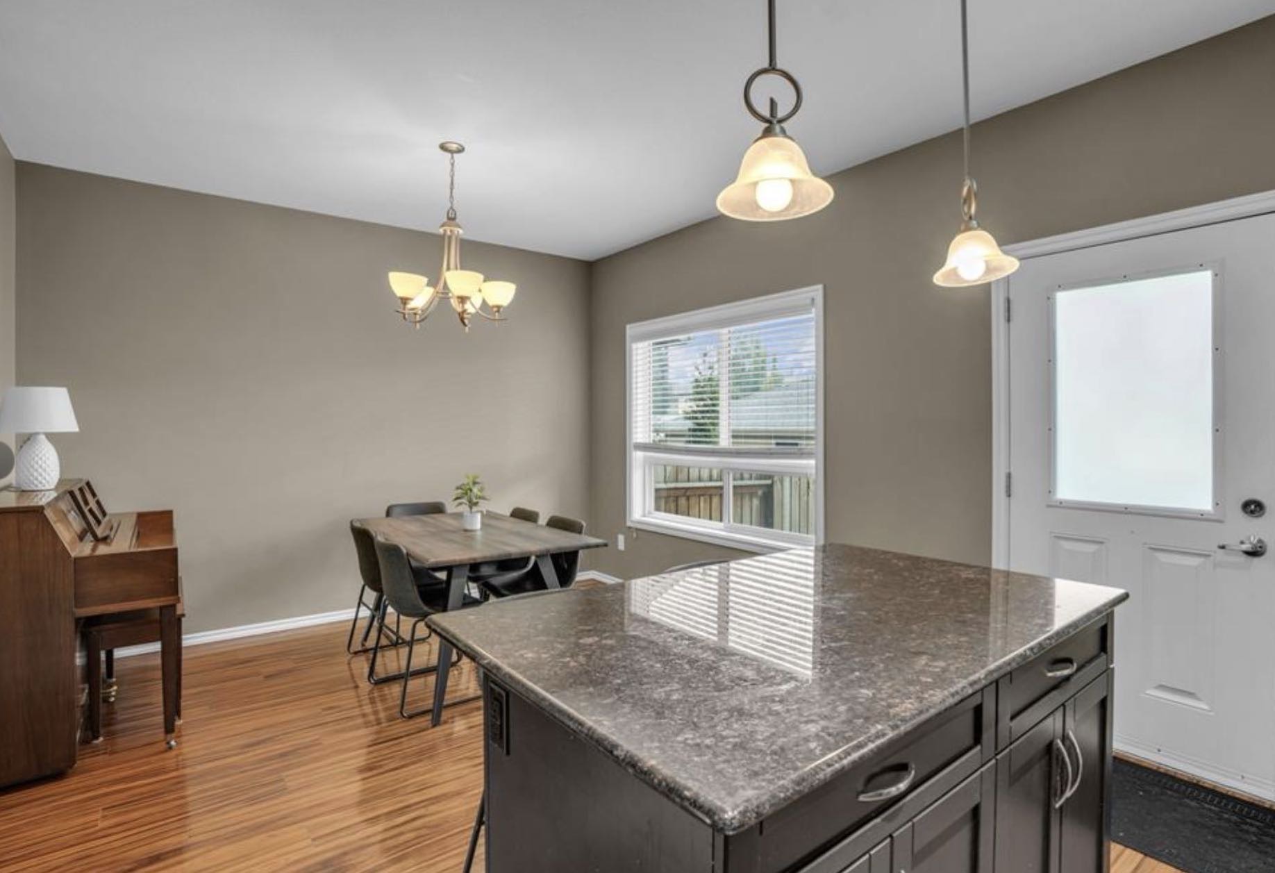 New Listing 新挂牌 🏡 全新上市 | Willowgrove 学校附近带车库院子联排别墅出售地理位置优越 - 6