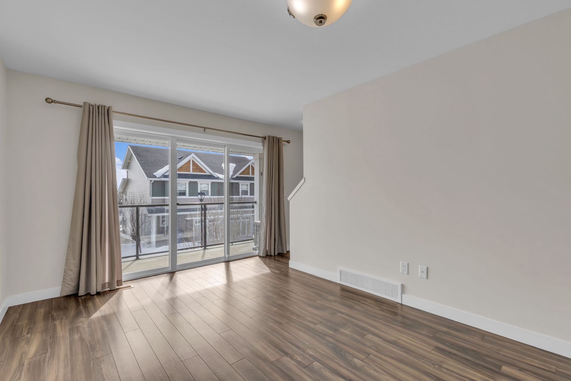 stonebridge 1房+1 den单车库联排别墅出售 - 6