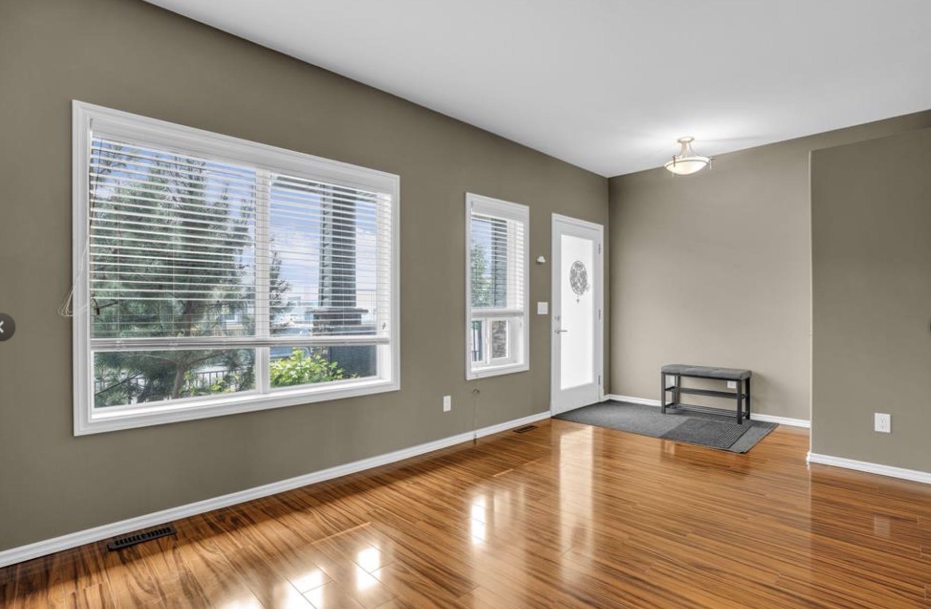 New Listing 新挂牌 🏡 全新上市 | Willowgrove 学校附近带车库院子联排别墅出售地理位置优越 - 3