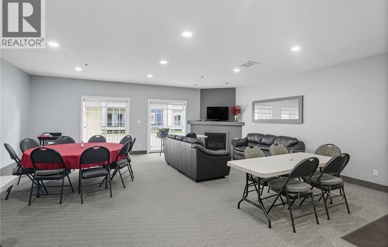 OPEN HOUSE开放参观百年高中门口公寓时间：周六12月13日2:00-4:00PM 地址：409 333 Nelson ROAD - 3