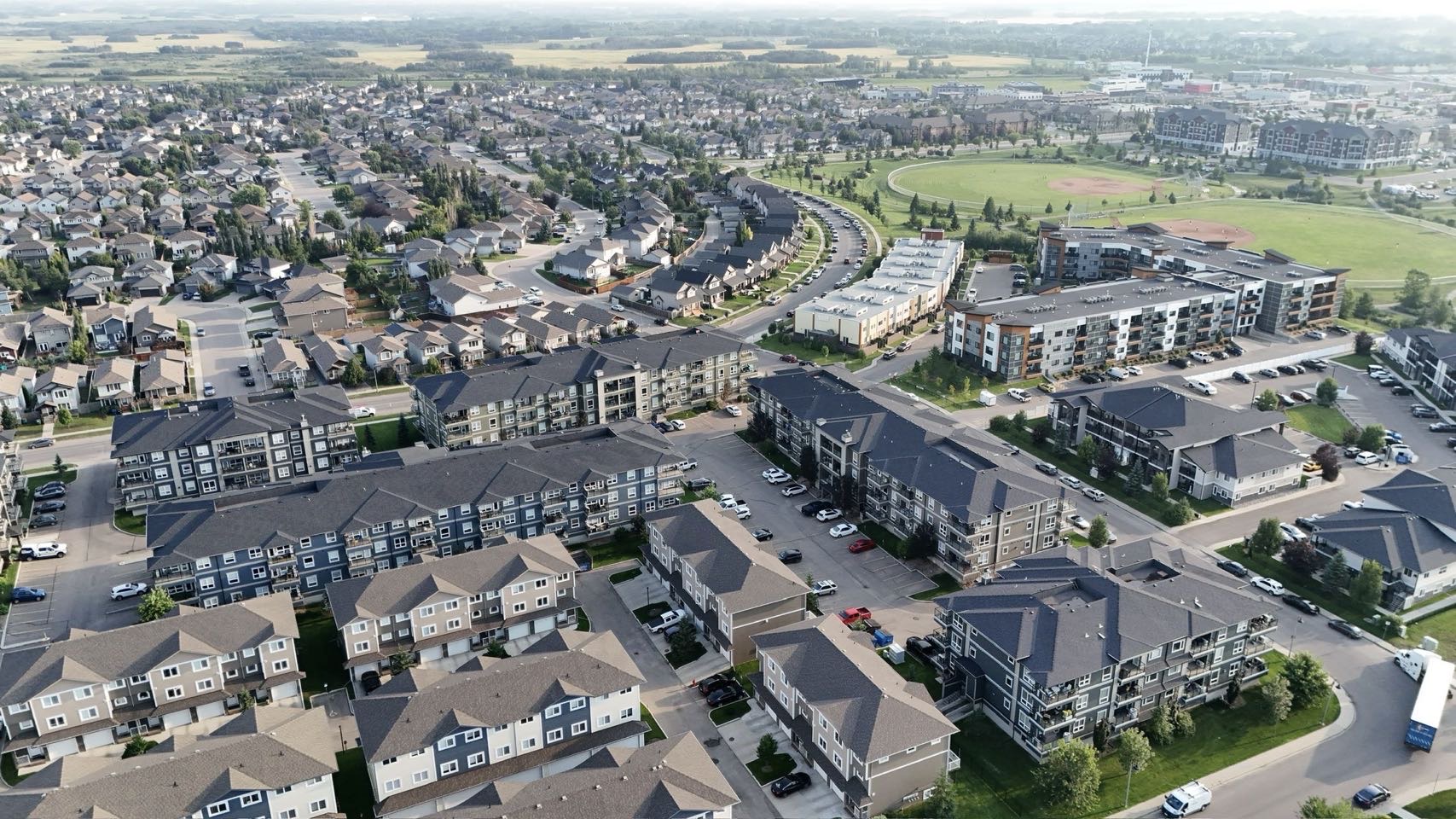 open house开放参观时间：周日9月28日2:00-4:00PM 地址：401 212 Willis CRES - 8