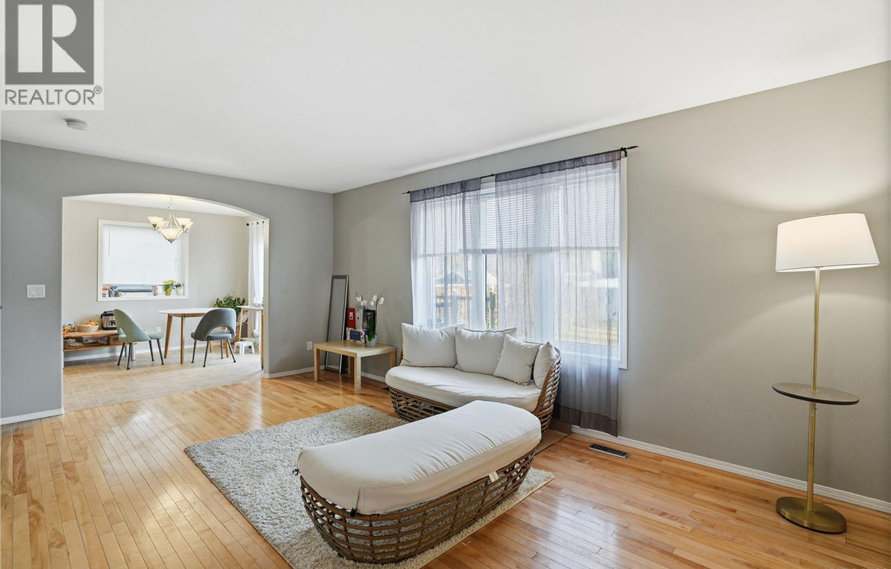 OPEN HOUSE开放参观 时间：周六 1月17日2:00-4:00 PM 地址：111 Dulmage Cres - 2