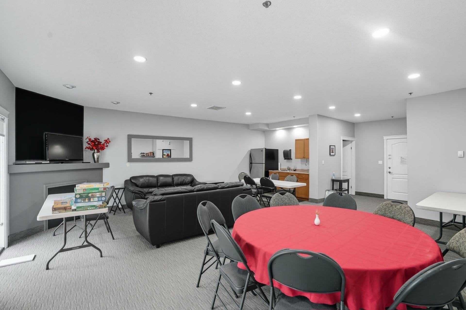 New listing  百年高中门口黄金地段 – 2卧2卫带电梯地下车库高档公寓出售 - 8