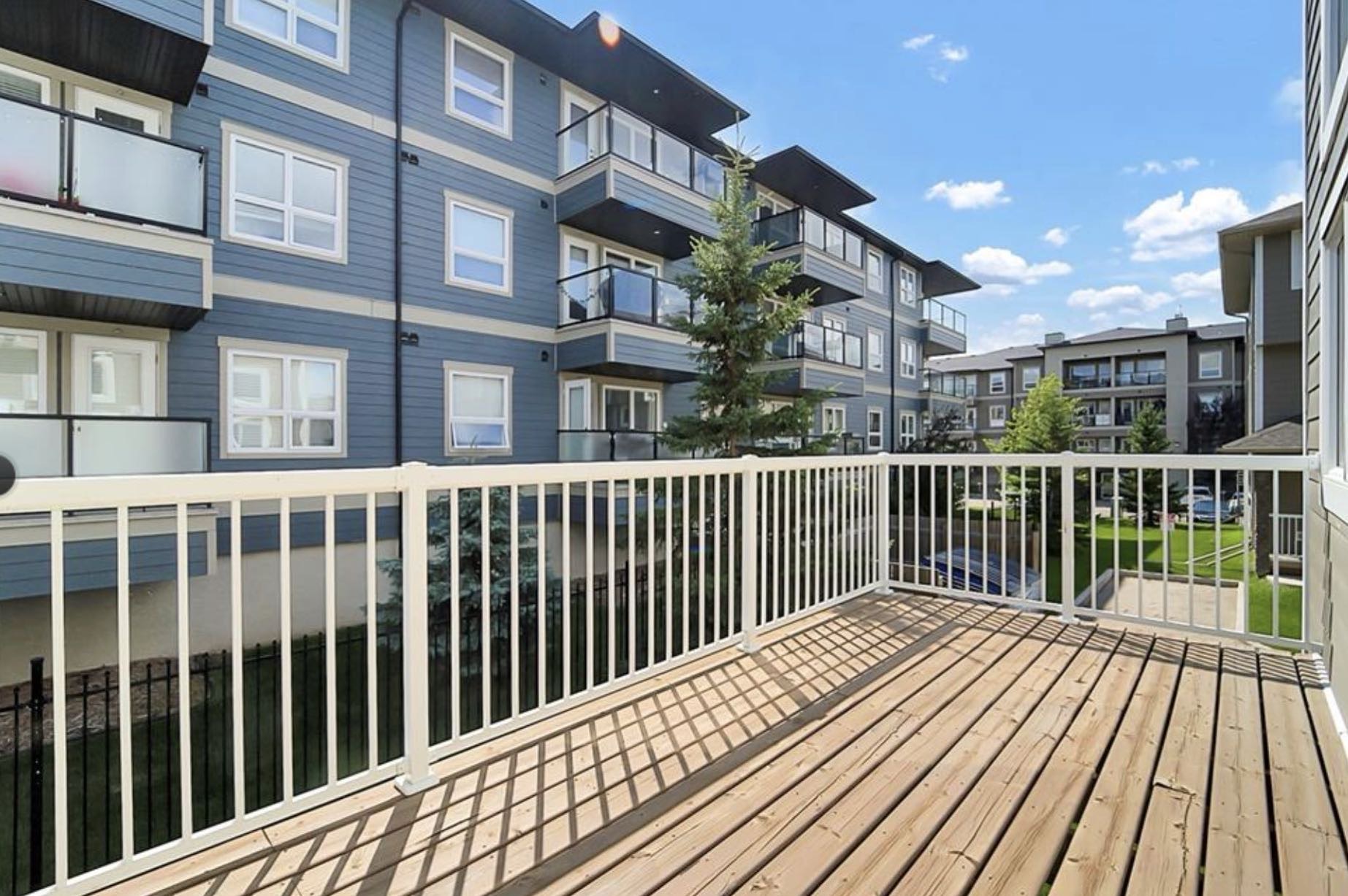 open house开放参观时间：周日9月28日2:00-4:00PM 地址：401 212 Willis CRES - 2