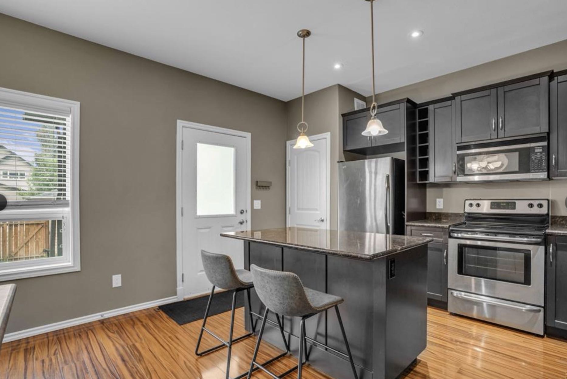 New Listing 新挂牌 🏡 全新上市 | Willowgrove 学校附近带车库院子联排别墅出售地理位置优越 - 5