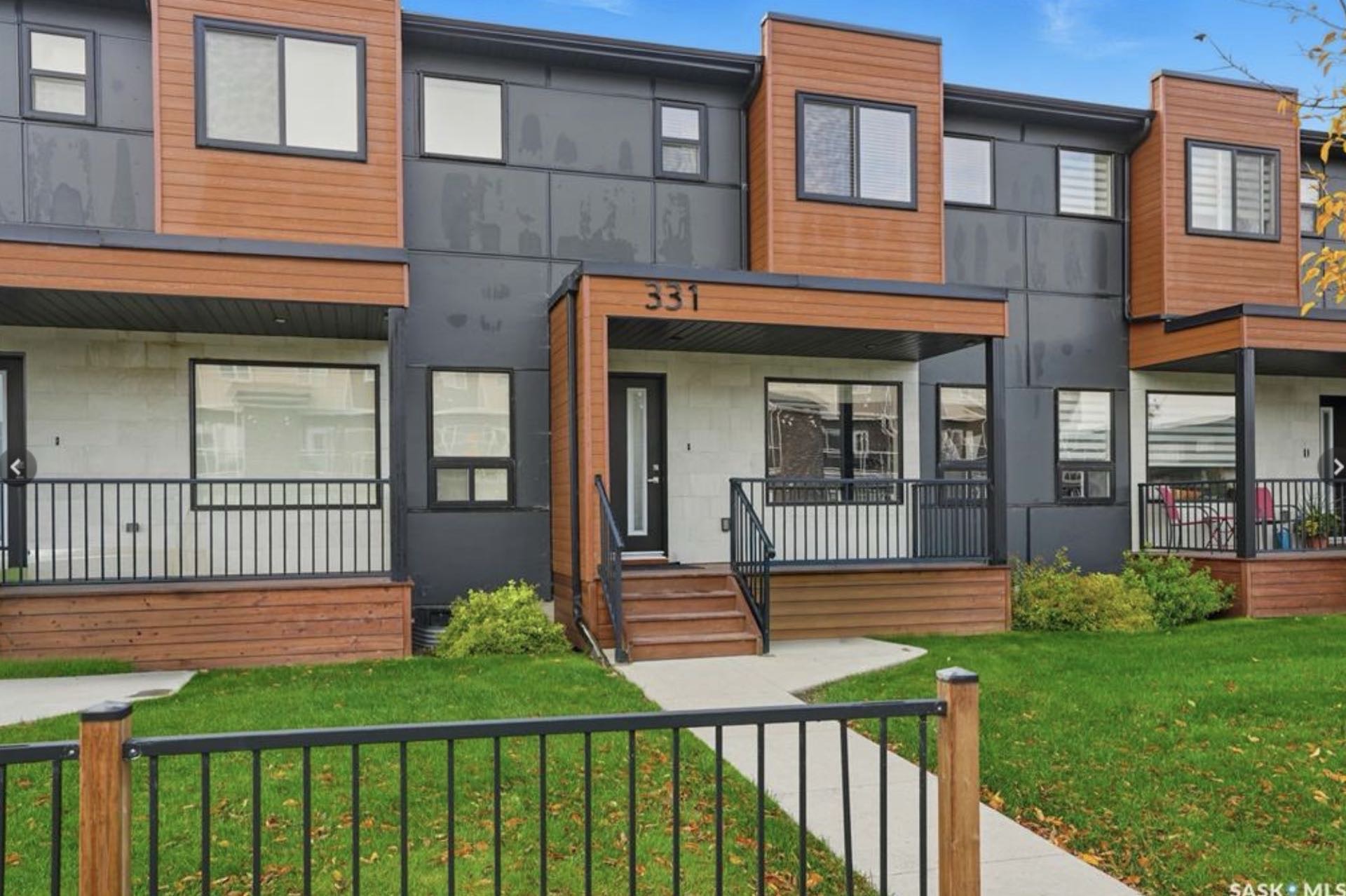 OPEN HOUSE开放参观 时间：11日1日 周六 2:00-4:00PM  地点：331 Rajput Way 高档四房四卫联排  Evergreen超值高档四房四卫联排出售 - 7