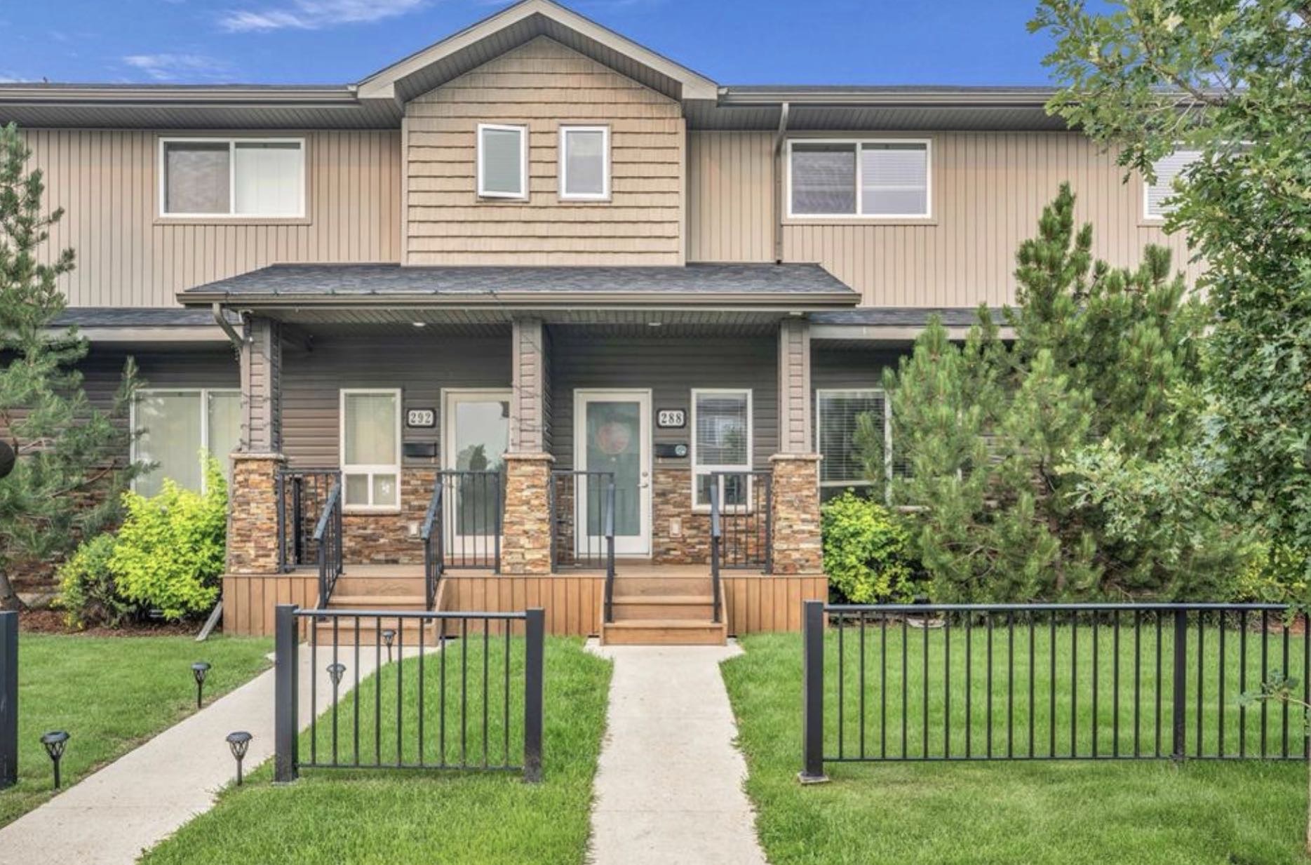 New Listing 新挂牌 🏡 全新上市 | Willowgrove 学校附近带车库院子联排别墅出售地理位置优越 - 2