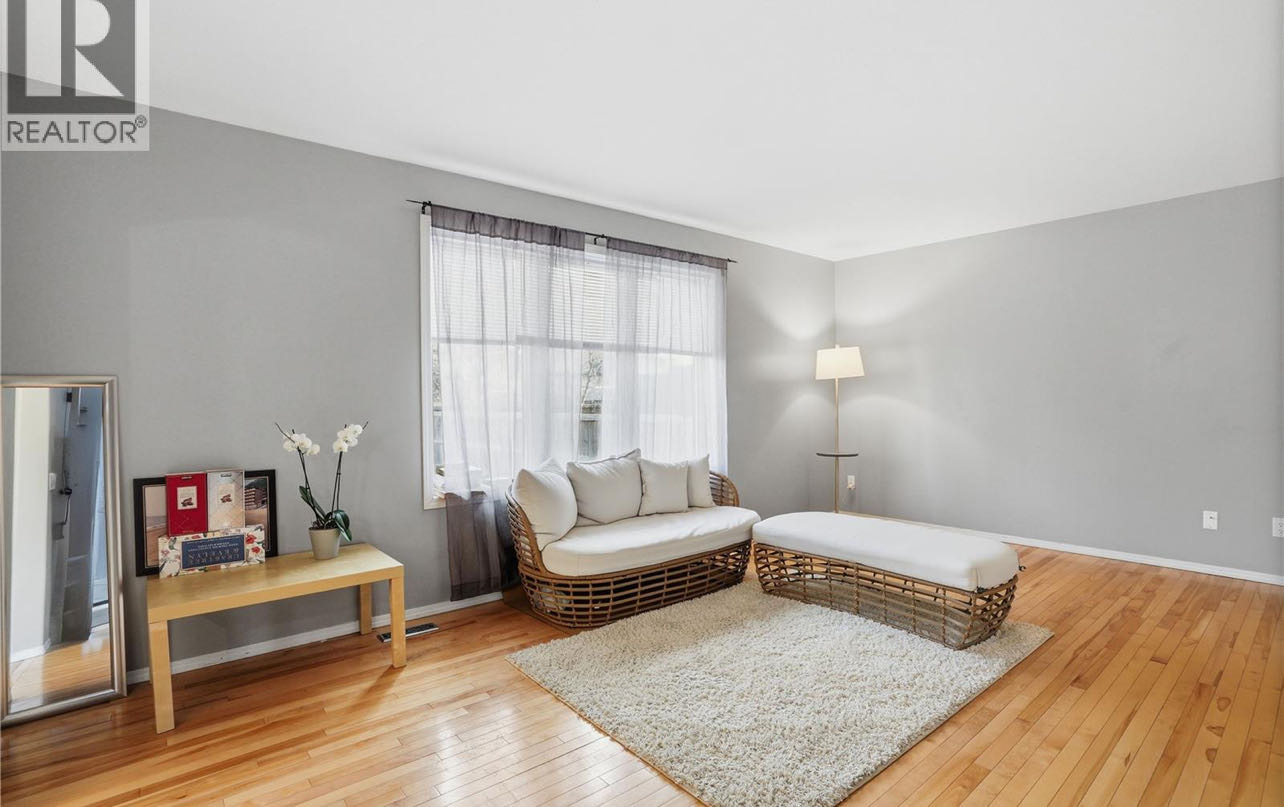 OPEN HOUSE开放参观 时间：周日 12月7日2:00-4:00 PM 地址：111 Dulmage Cres - 3