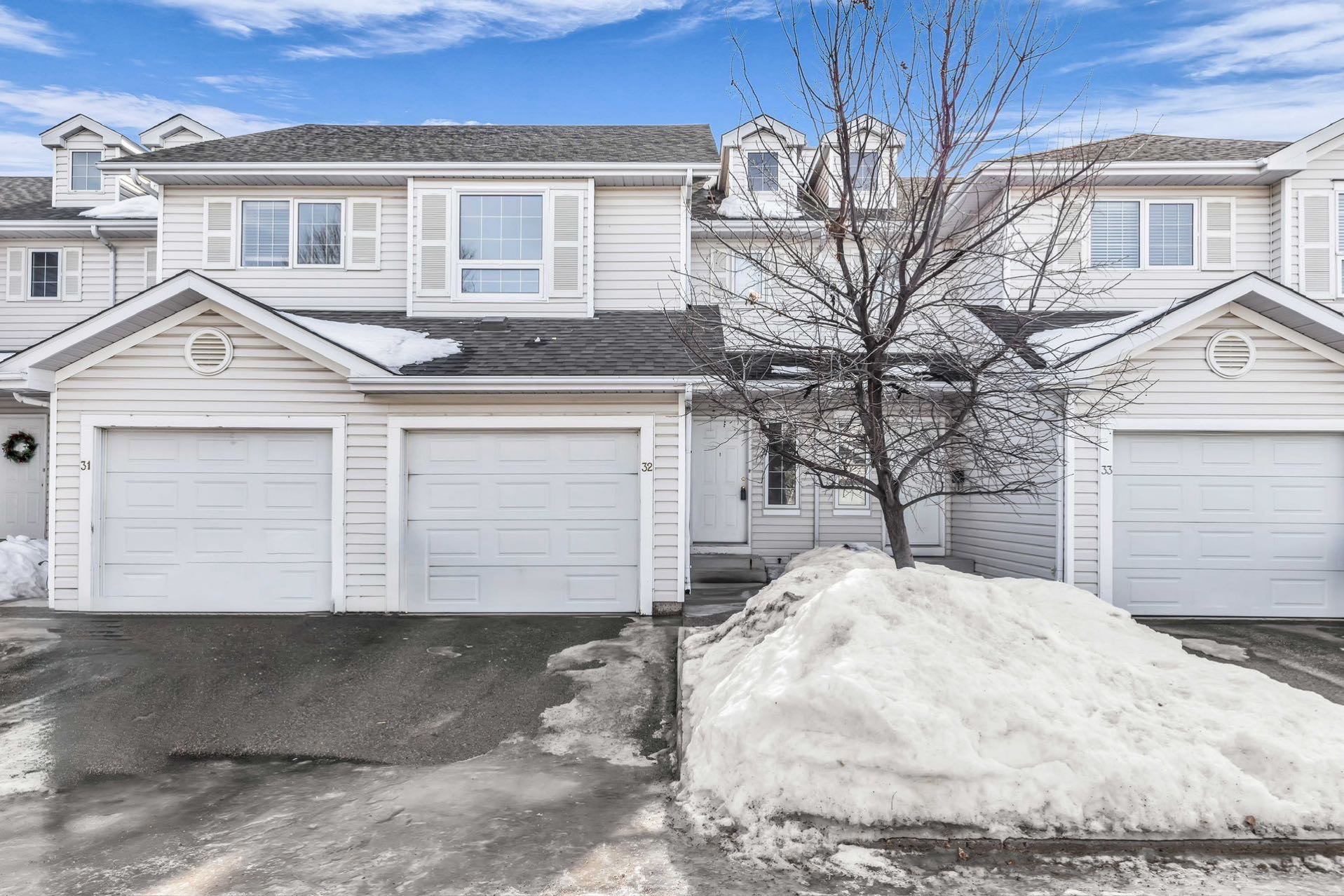 university heights3房2卫联排出售 - 2