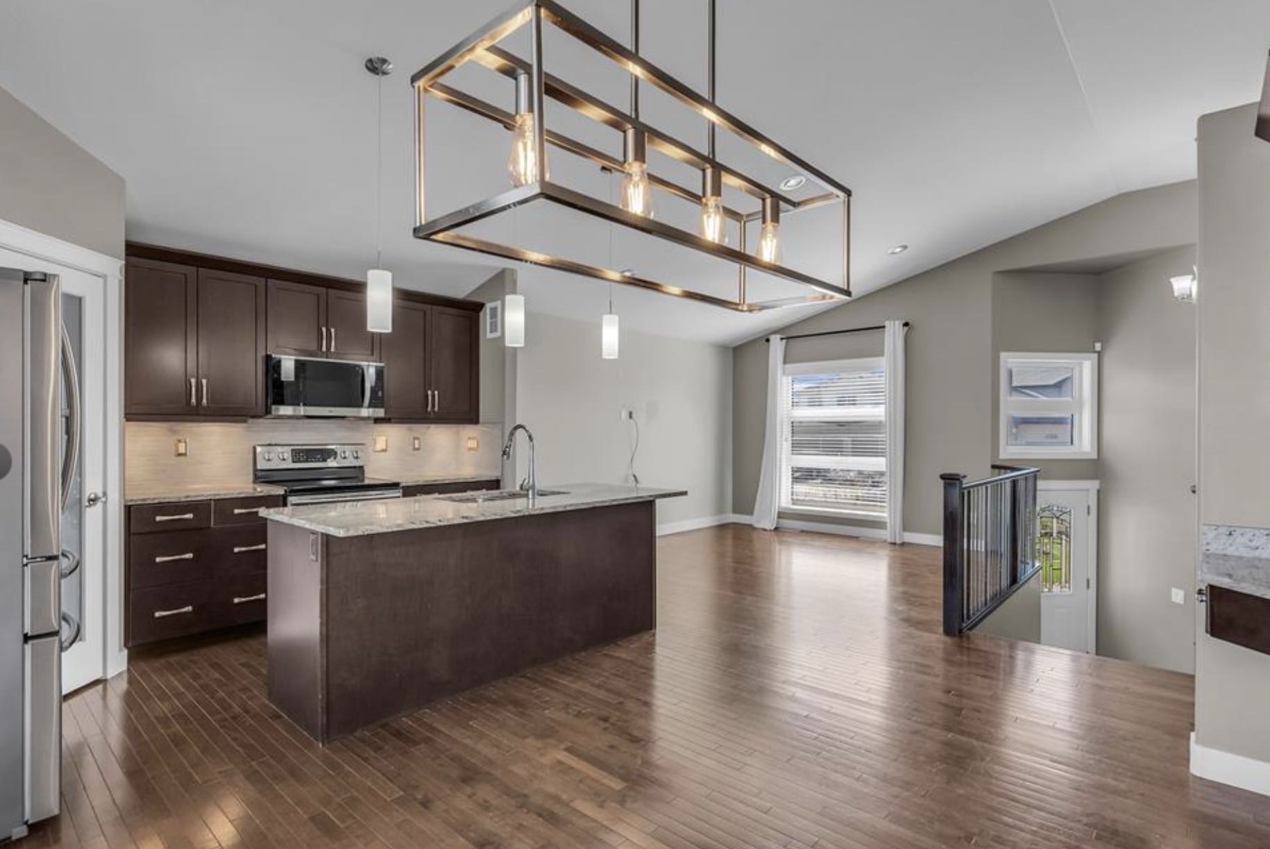 New Listing！新挂牌 🏡【全景无遮挡+湿地落日｜高品质4房3卫家庭宅】 — 447 Mahabir Crescent, Evergreen出售 - 3