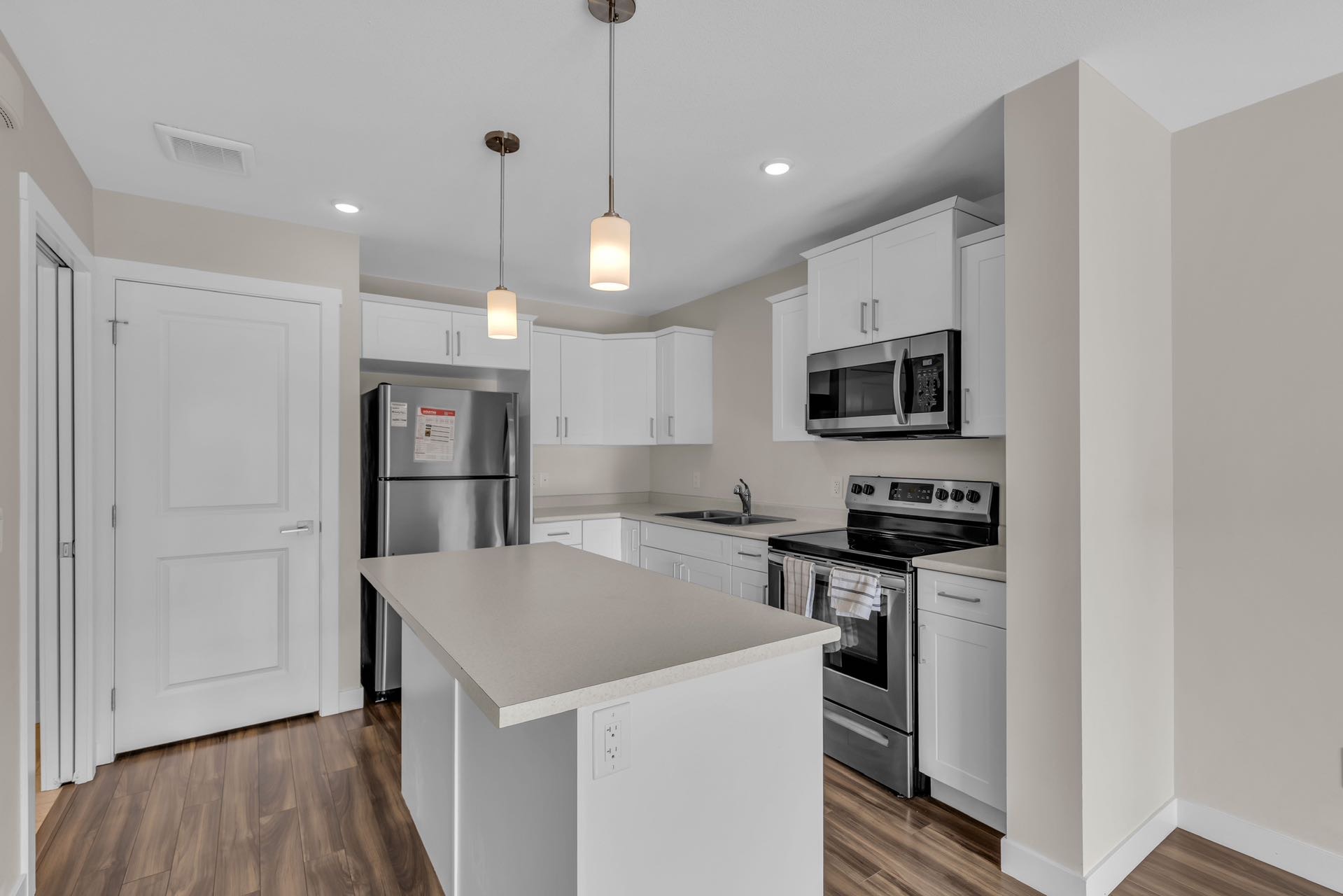 OPEN HOUSE 开放参观🌟时间：3月15日 周六 2:00-4:00PM🌟 🌟地址：315 Dickson Cres #203🌟 - 5