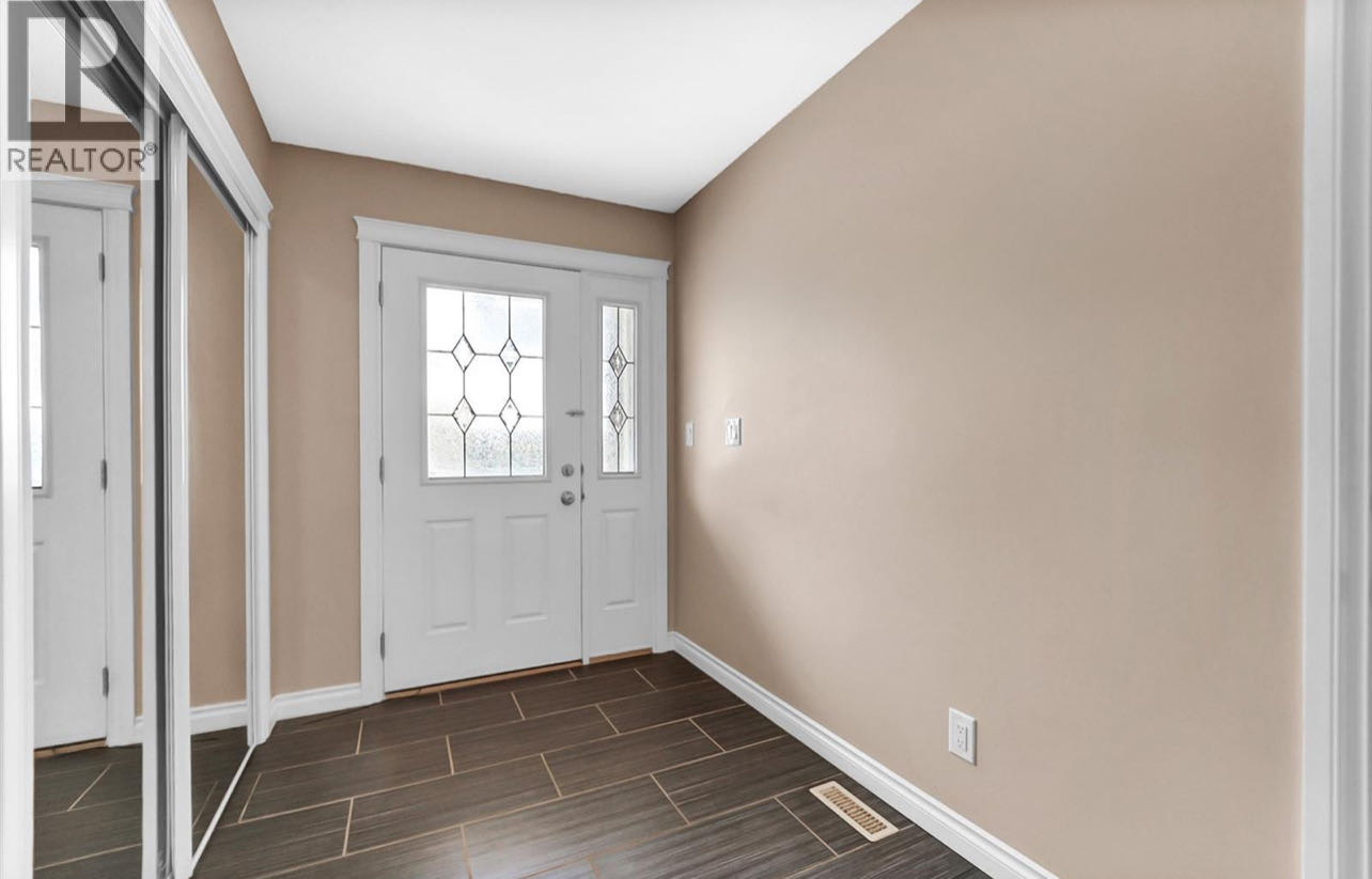 OPEN HOUSE开放参观时间：周六10月11日1:00-3:00PM 地址：401 212 Willis CRES - 8