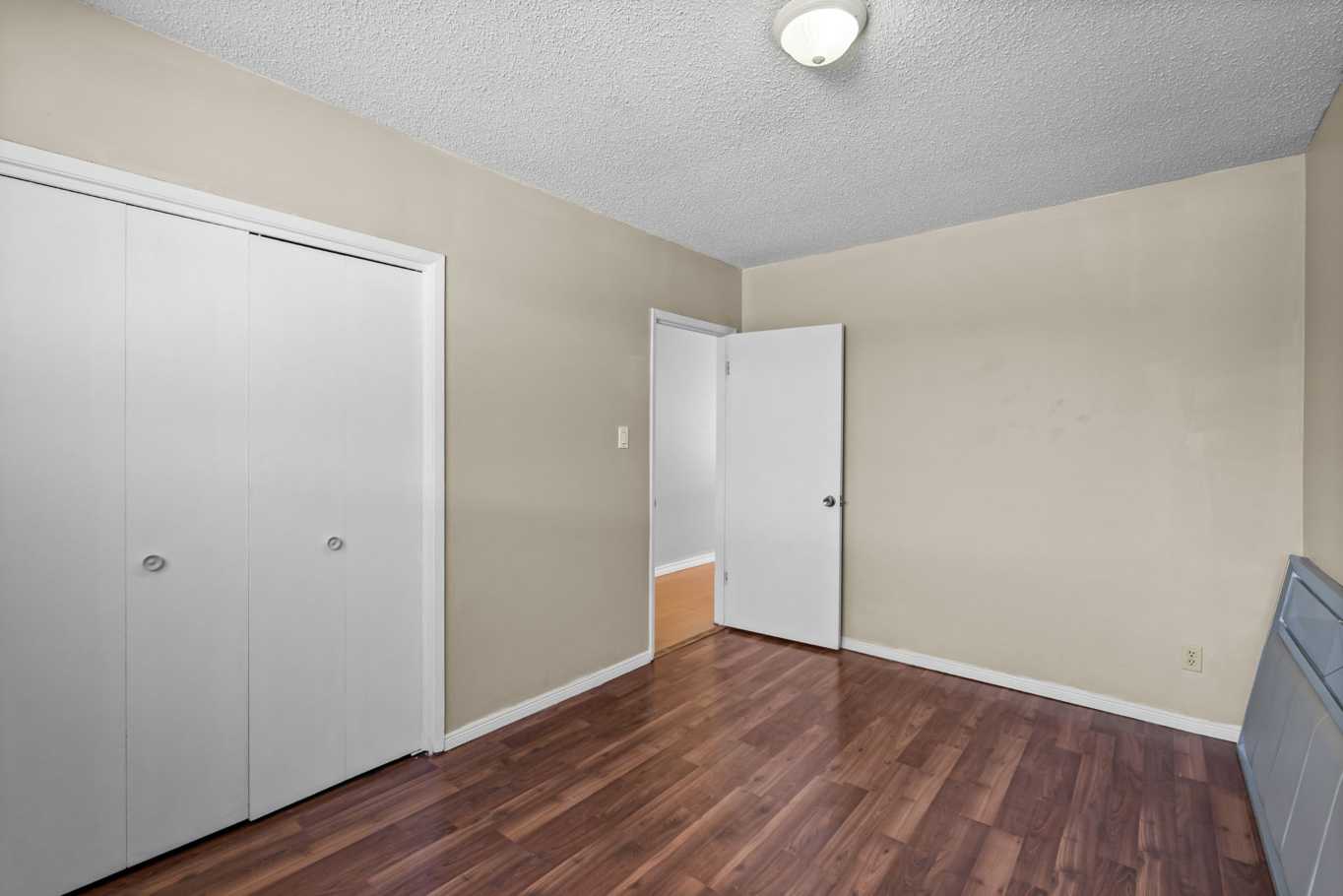 两房一卫，半独立屋租金：$1600/月（包含所有水电气）步行到Holy Cross和 Walter Murray高中 - 7