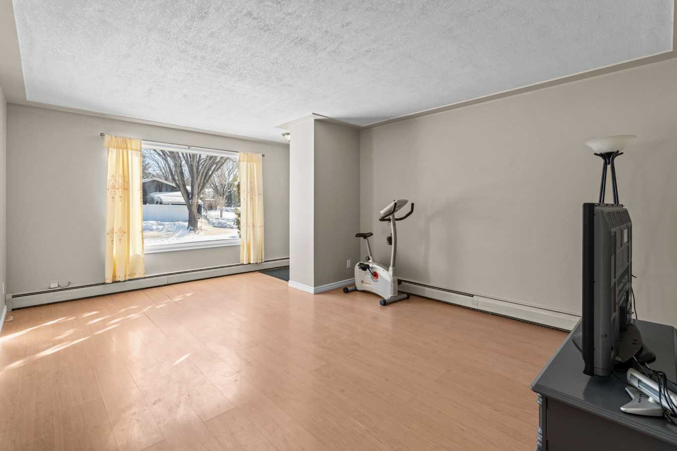 两房一卫，半独立屋租金：$1600/月（包含所有水电气）步行到Holy Cross和 Walter Murray高中 - 3