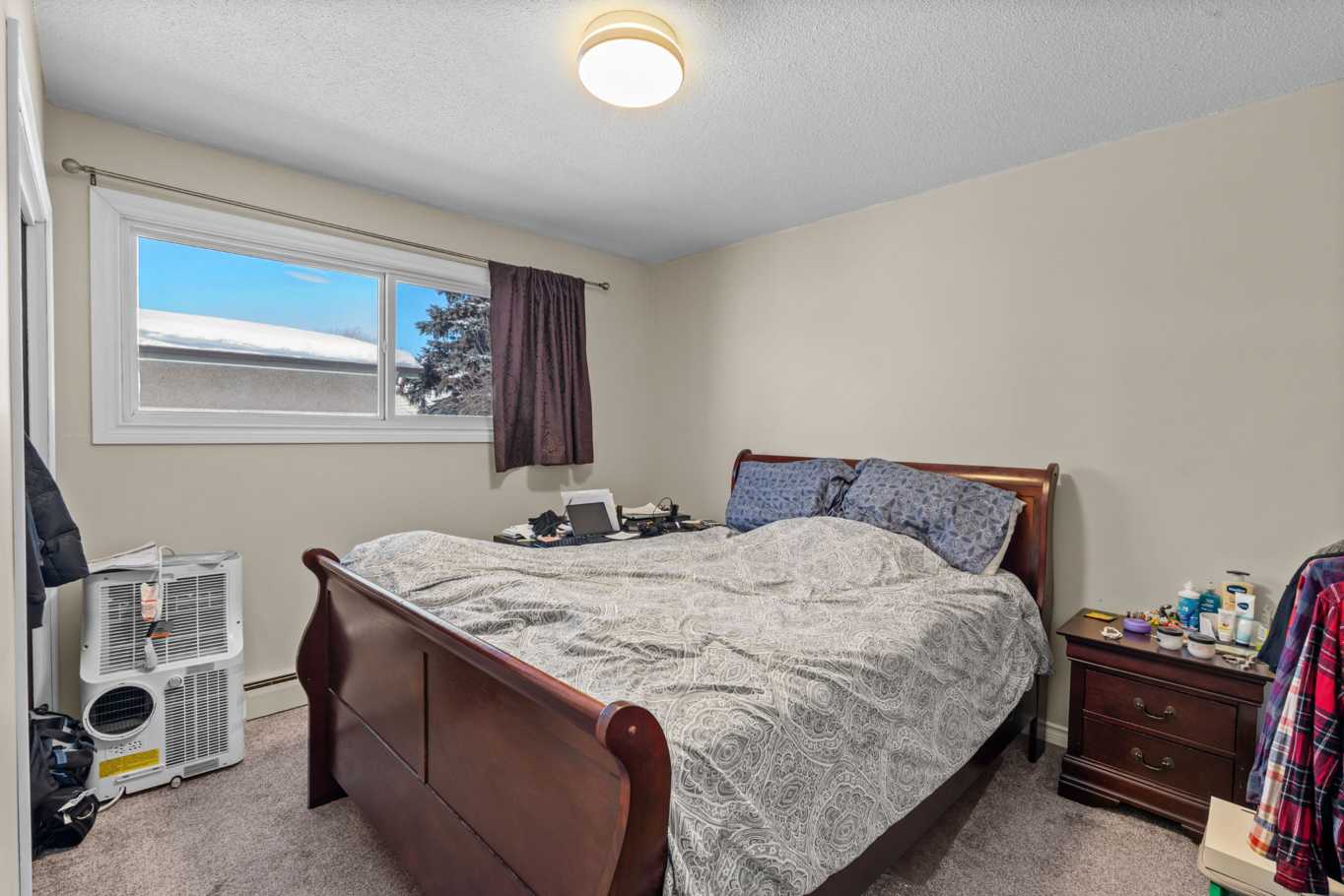 步行到达Holy Cross 高中 和 Walter Murray 高中| 两房一厅 | 包所有水电费 | 月租 $2000 |双拼住宅主层  - 8