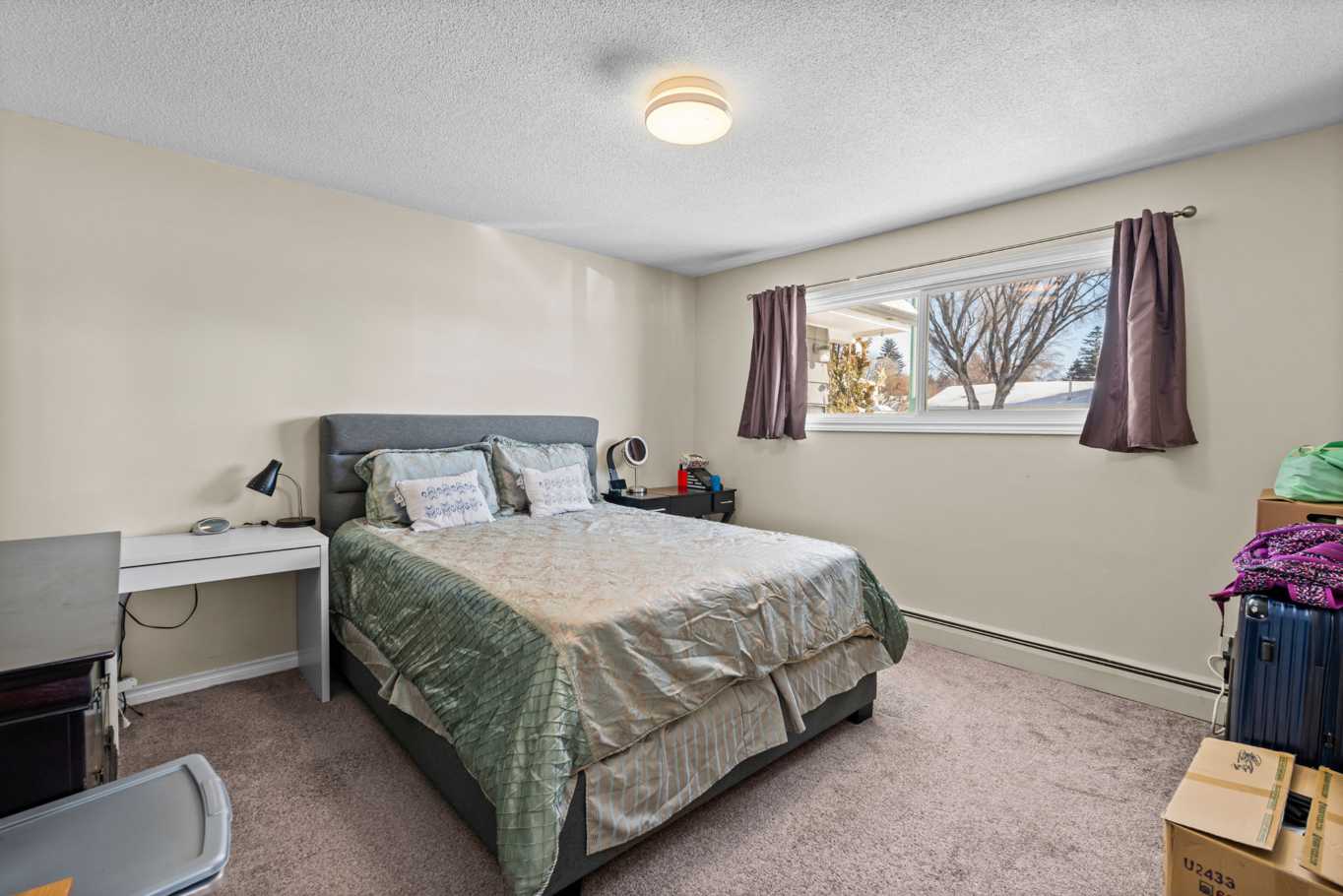 步行到达Holy Cross 高中 和 Walter Murray 高中| 两房一厅 | 包所有水电费 | 月租 $2000 |双拼住宅主层  - 6