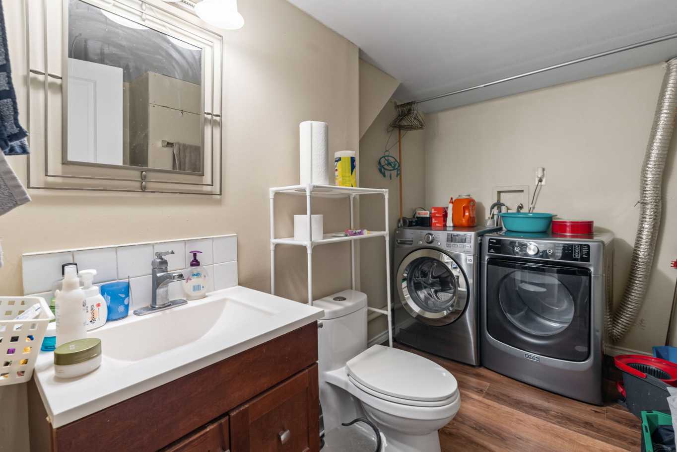 两室一卫地下室单元，Holy Cross 和 Walter Murray 两所高中对面，$1300/月（含水电暖） - 3