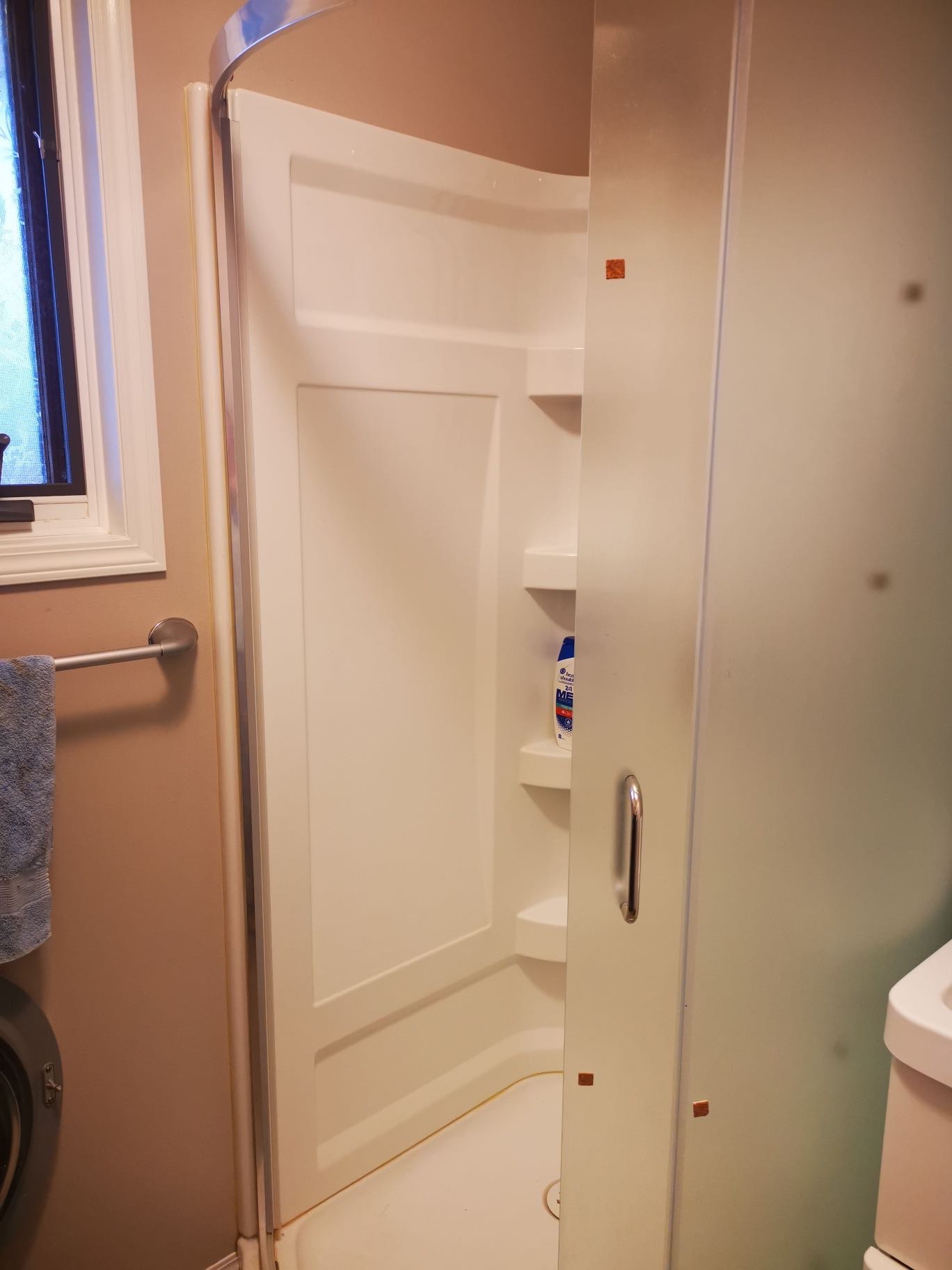 里贾纳东区Wascana 社区house 一楼次卧带独立卫生间/二楼次卧招租 （2月空出） - 8