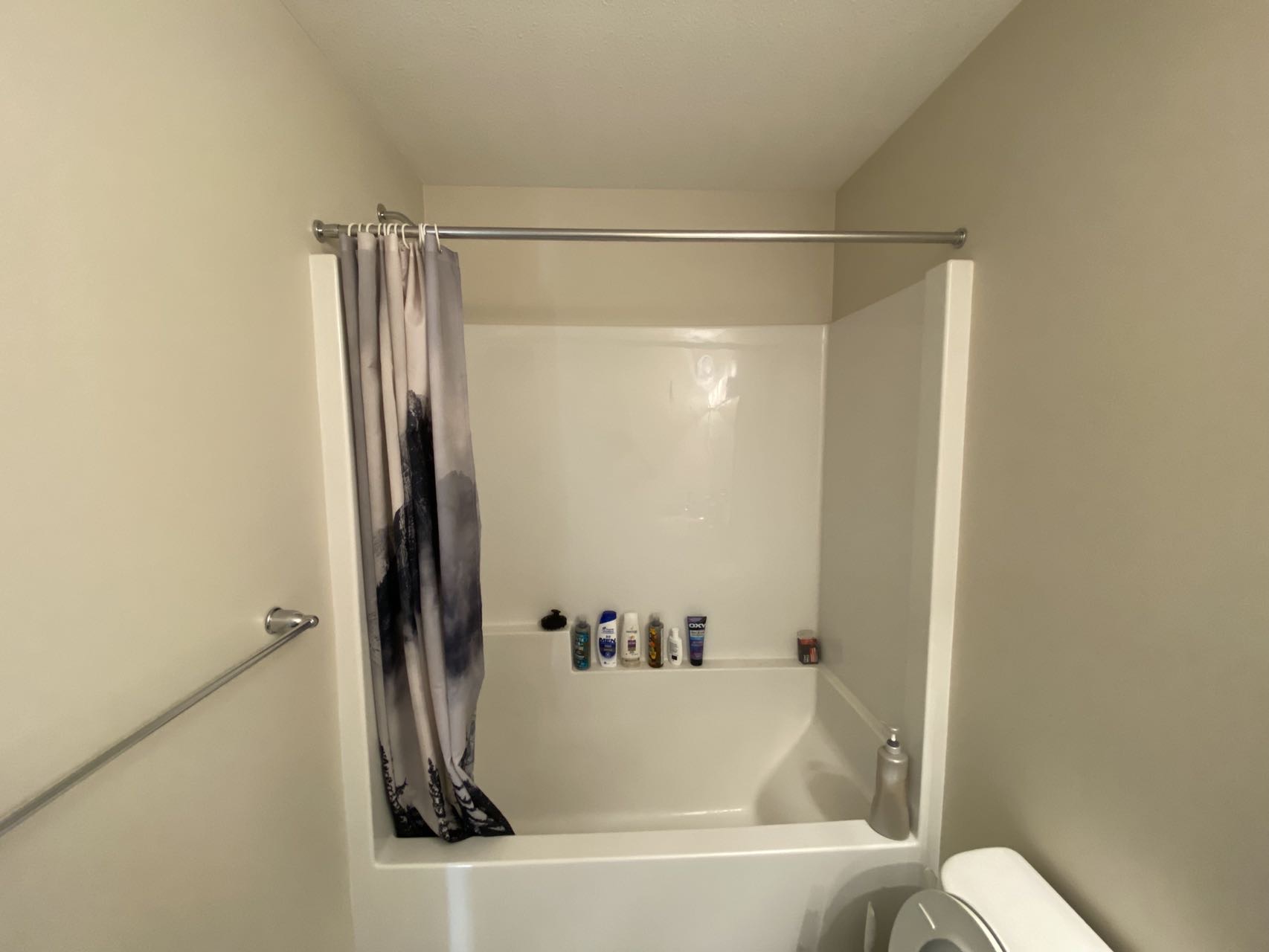 找室友(里贾纳东区Townhouse，1单人间470/月） - 3