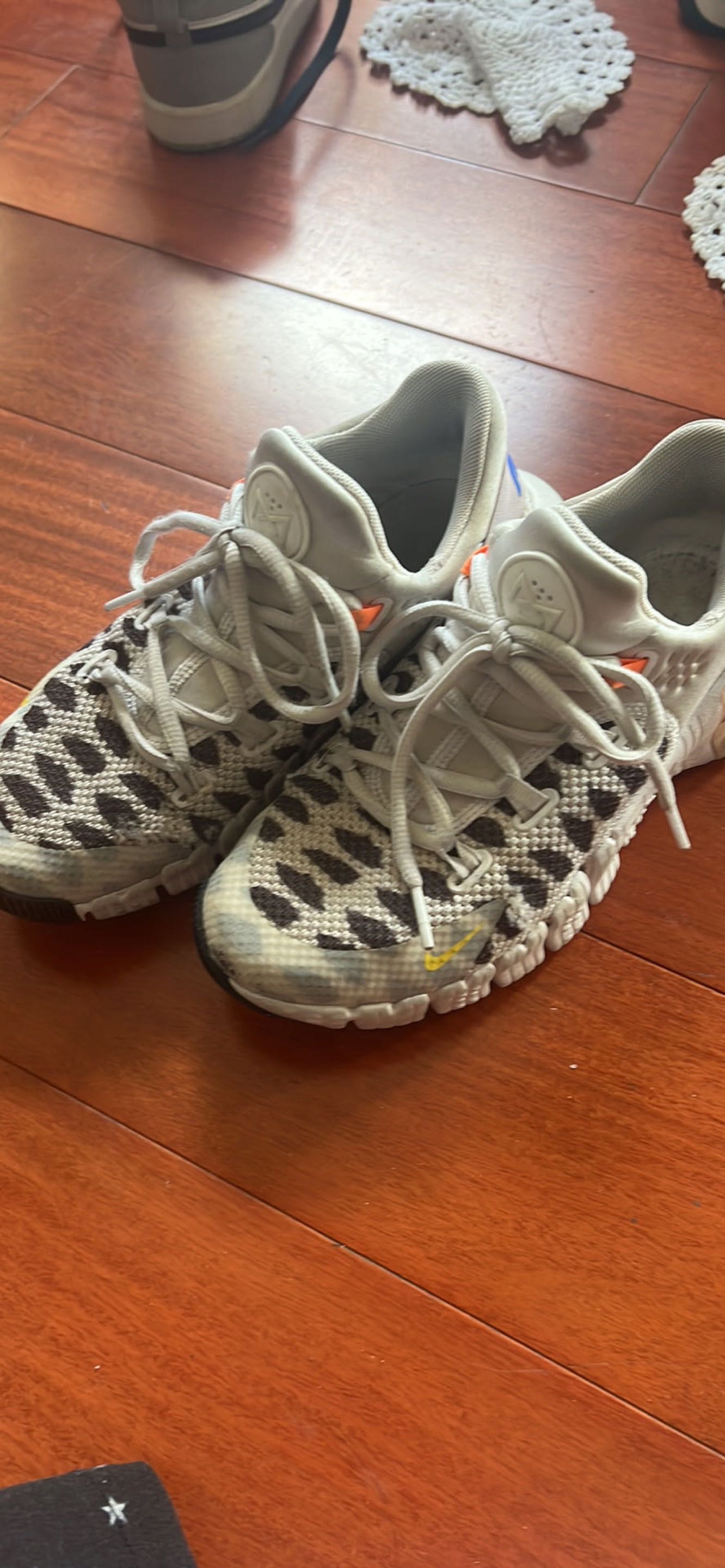 耐克儿童运动鞋