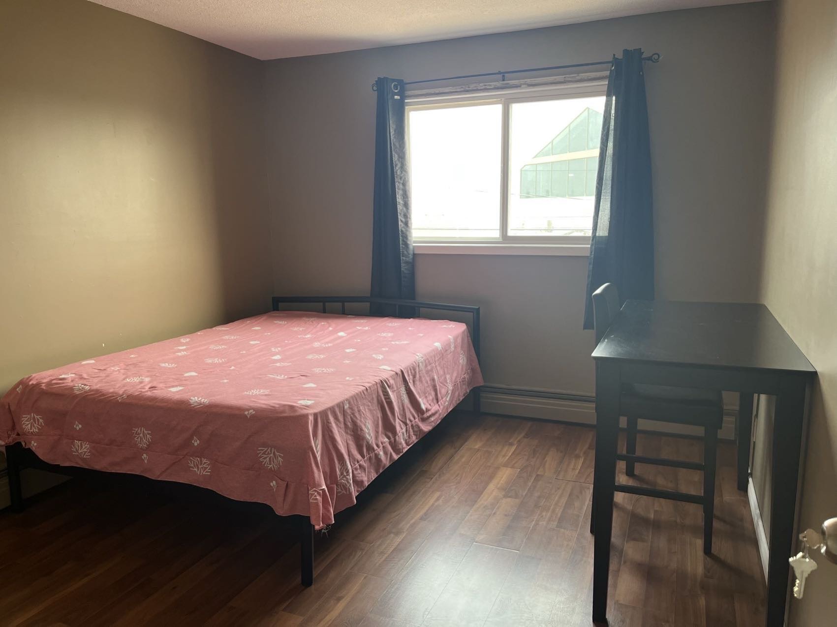 8街近Superstore 2室公寓（可做3室）出租 - 3