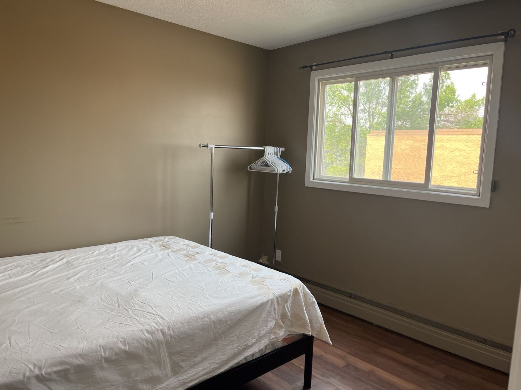 8街近Superstore 2室公寓（可做3室）出租 - 2