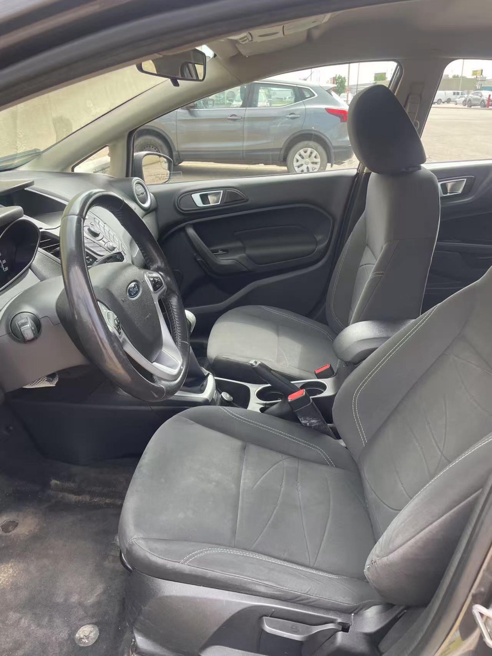 2015 ford fiesta SE hatchback - 6