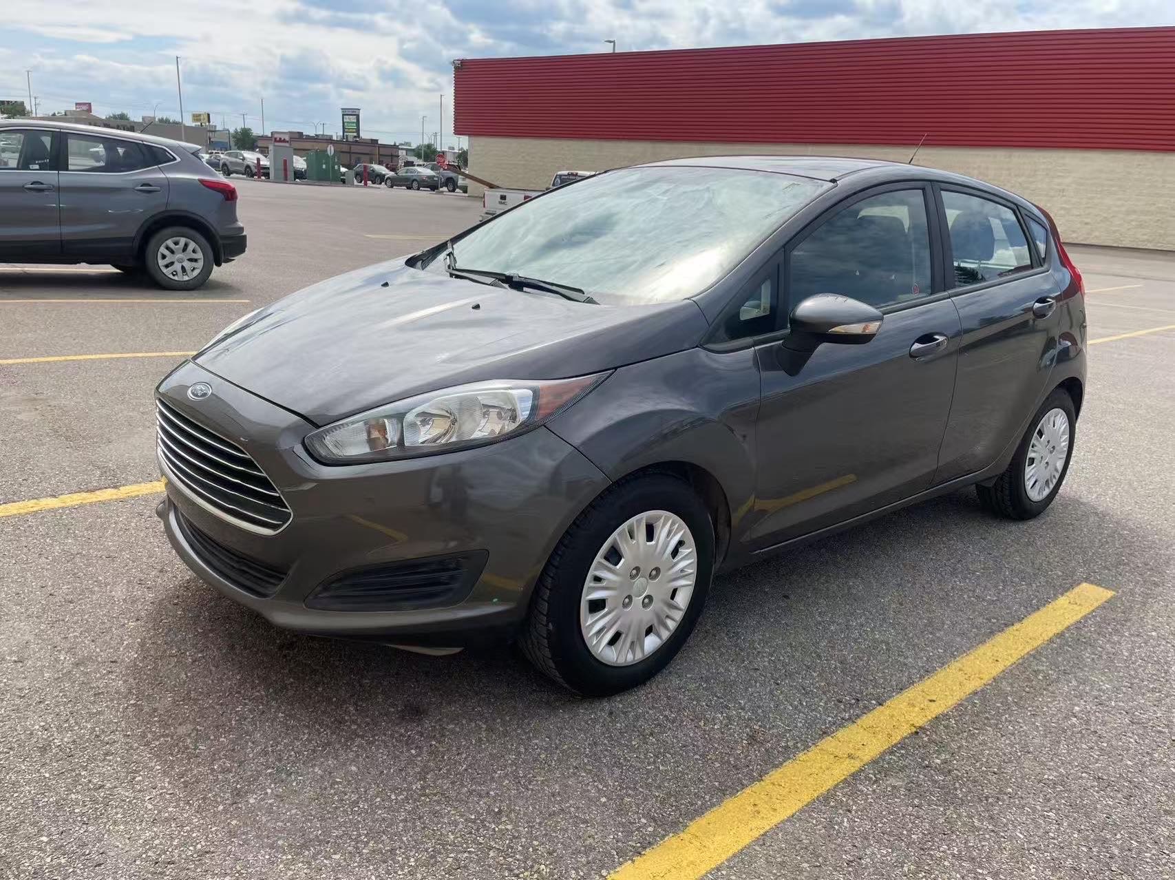 2015 ford fiesta SE hatchback