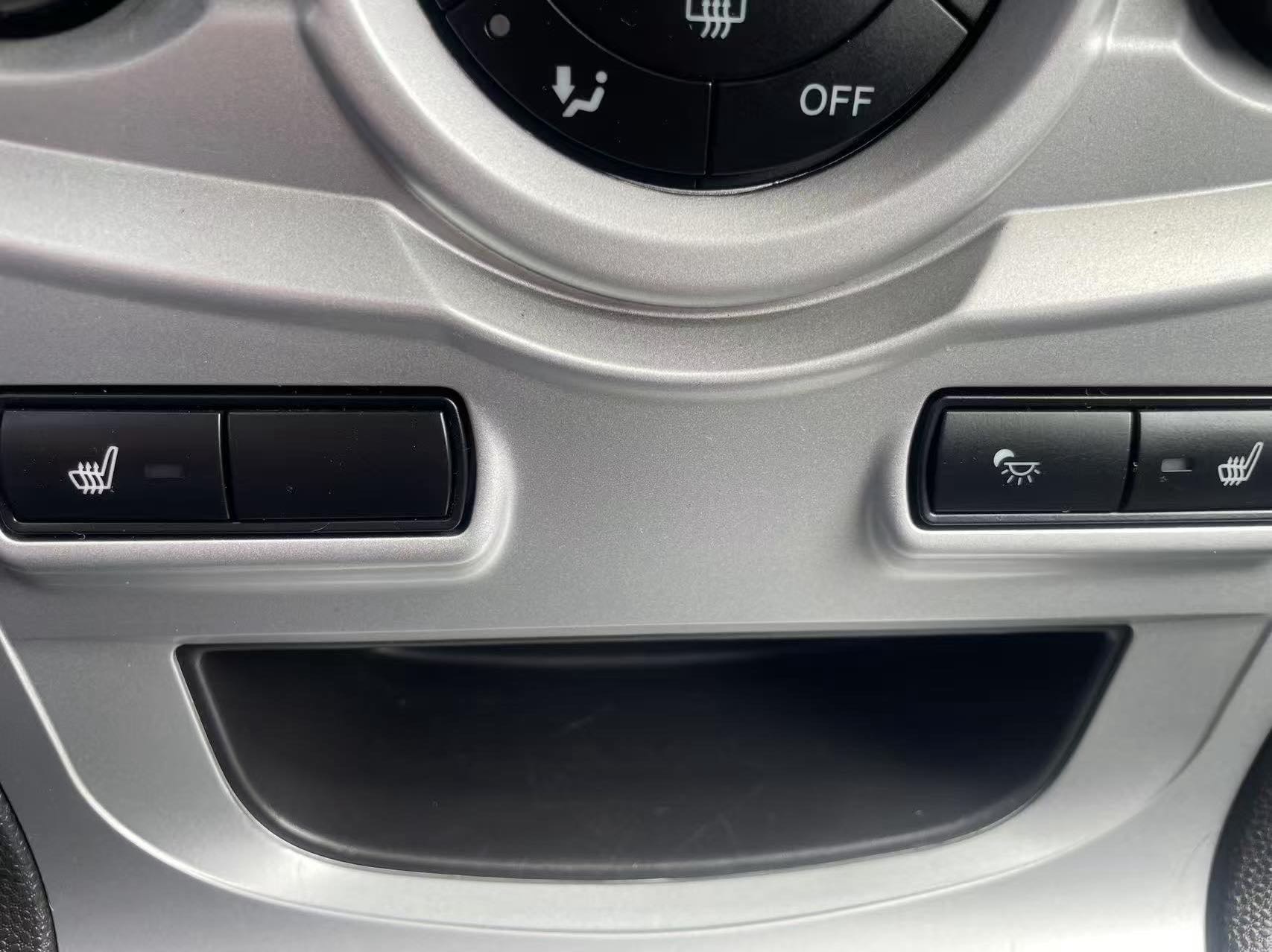 2015 ford fiesta SE hatchback - 8