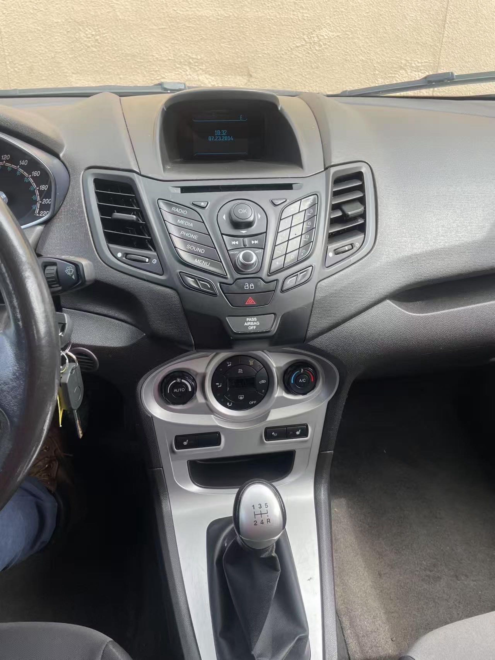 2015 ford fiesta SE hatchback - 2