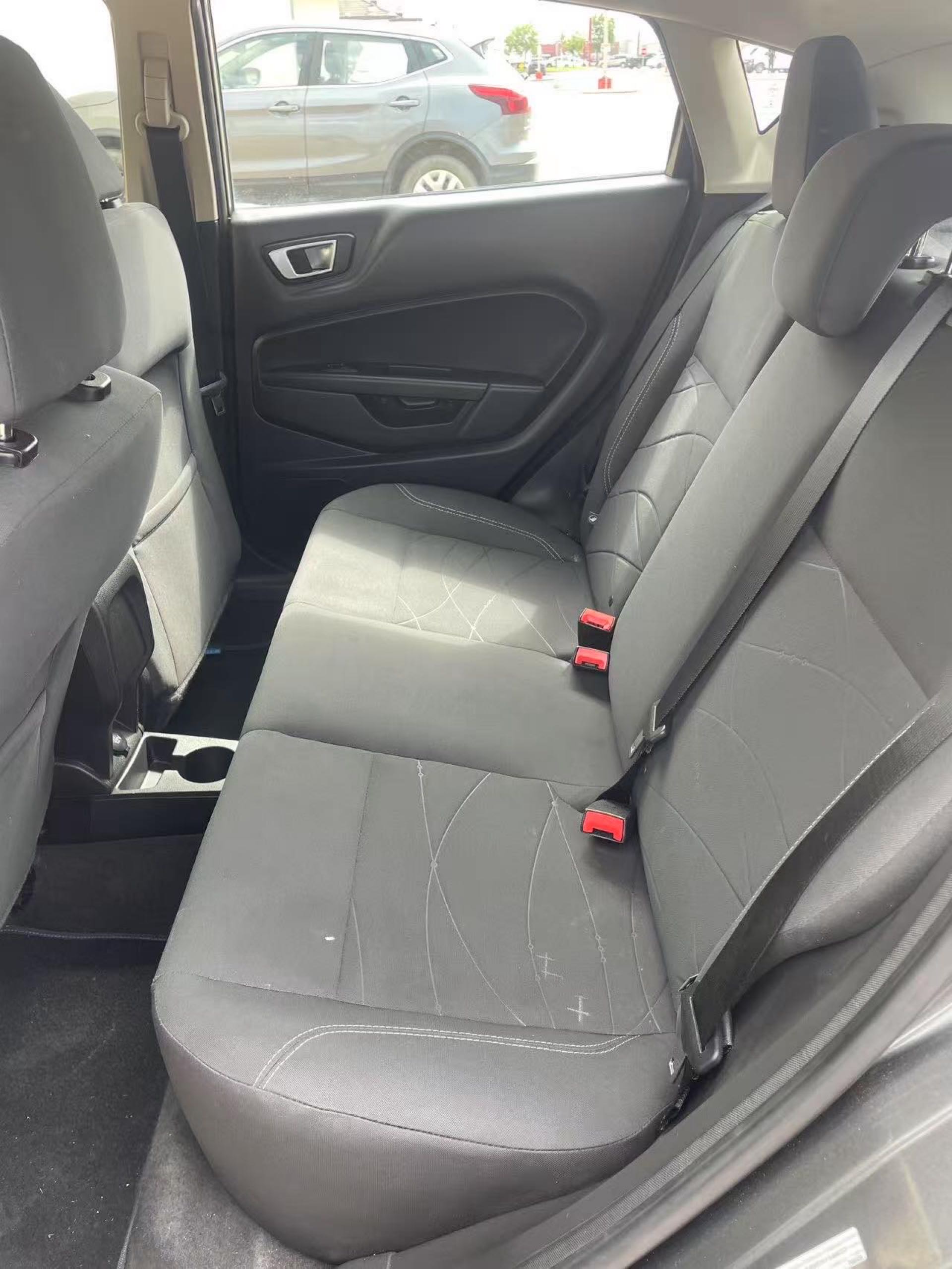 2015 ford fiesta SE hatchback - 7