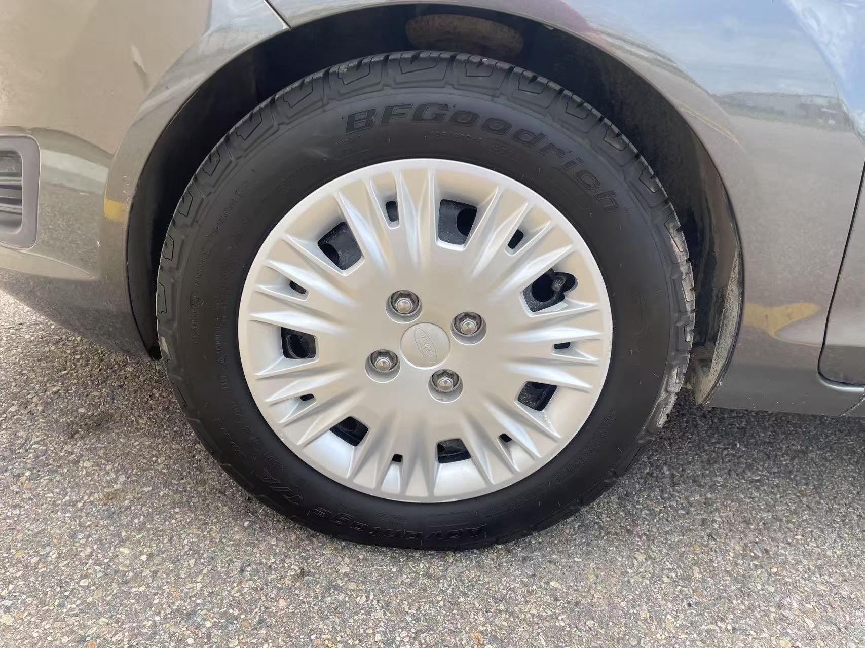 2015 ford fiesta SE hatchback - 4