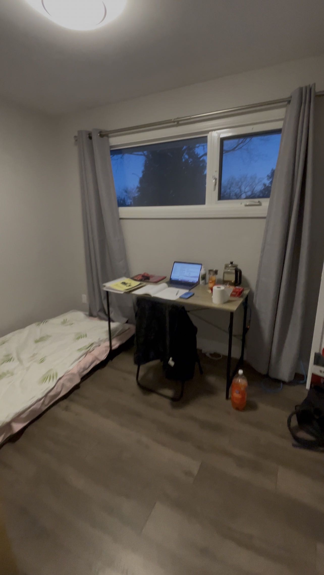 Taylor东街二楼次卧出租