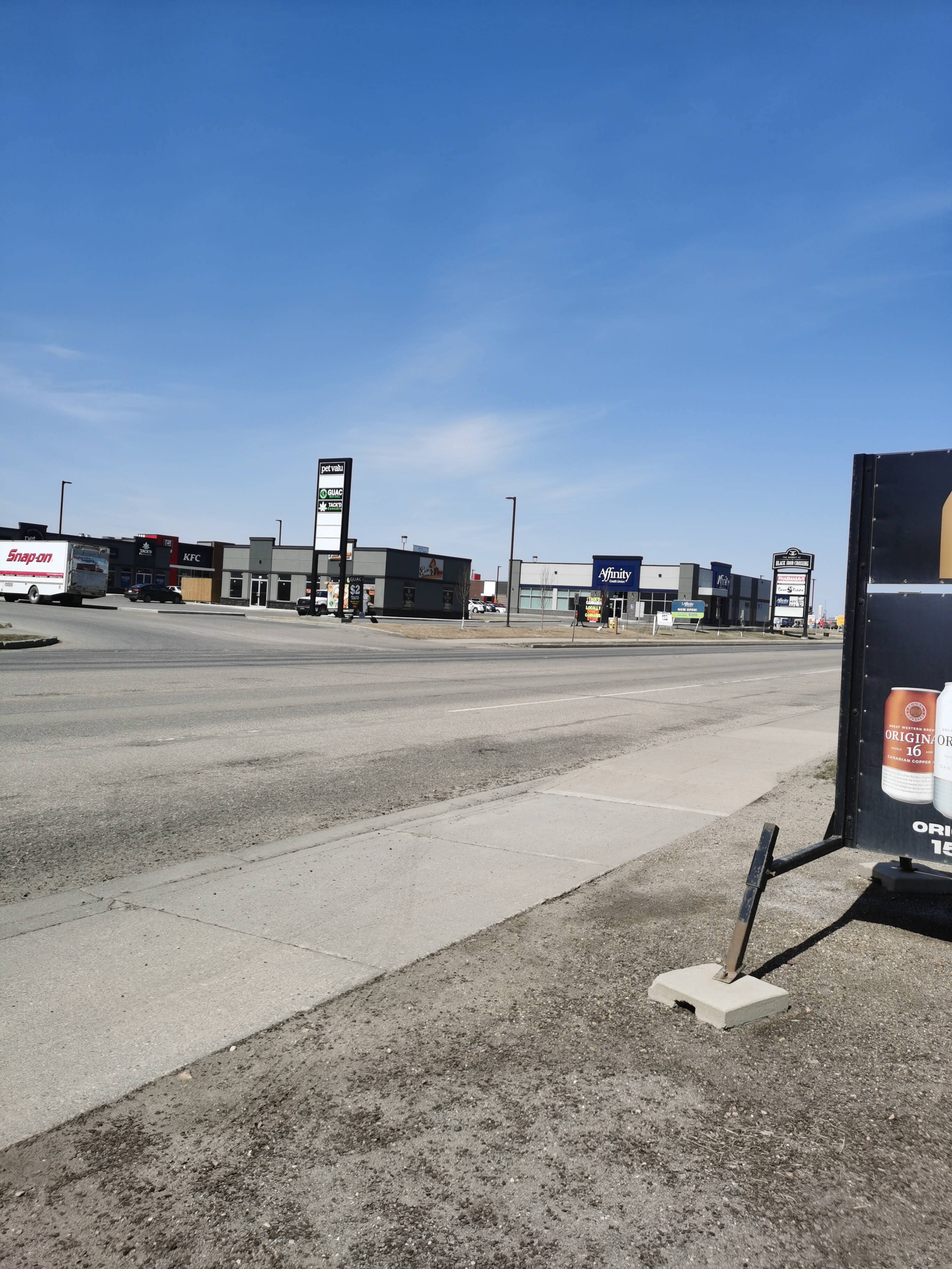 招聘中英文助理：需有工作经验。在加拿大4年以上的学习经历！电话7786802758.在萨斯卡通工作