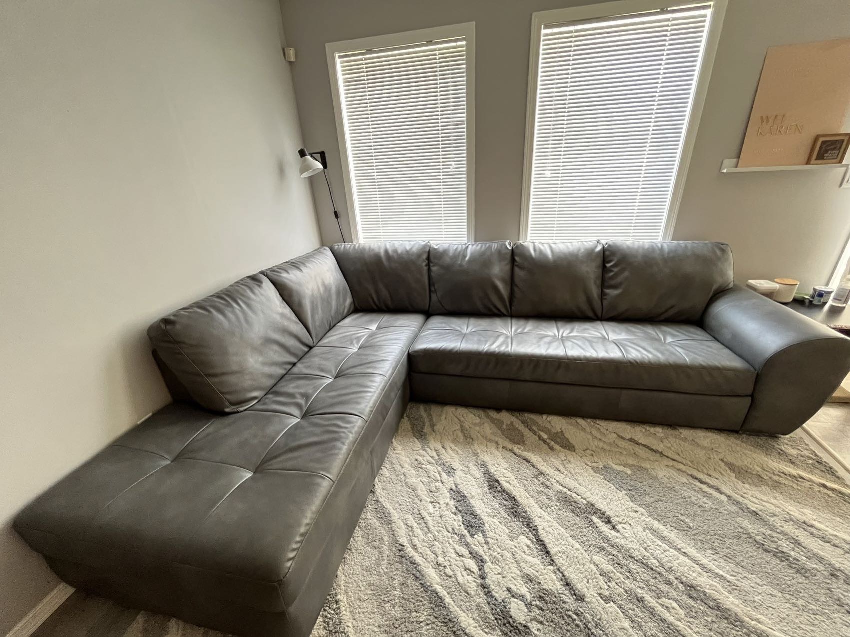 Synthetic leather sectional 合成皮L型沙發