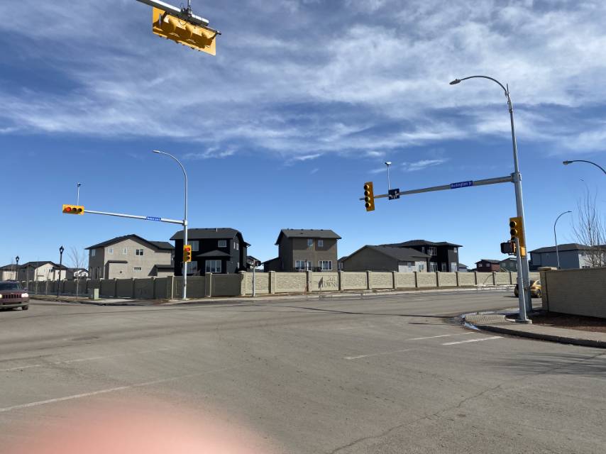 求租里贾纳东区小学附近的独立屋整租