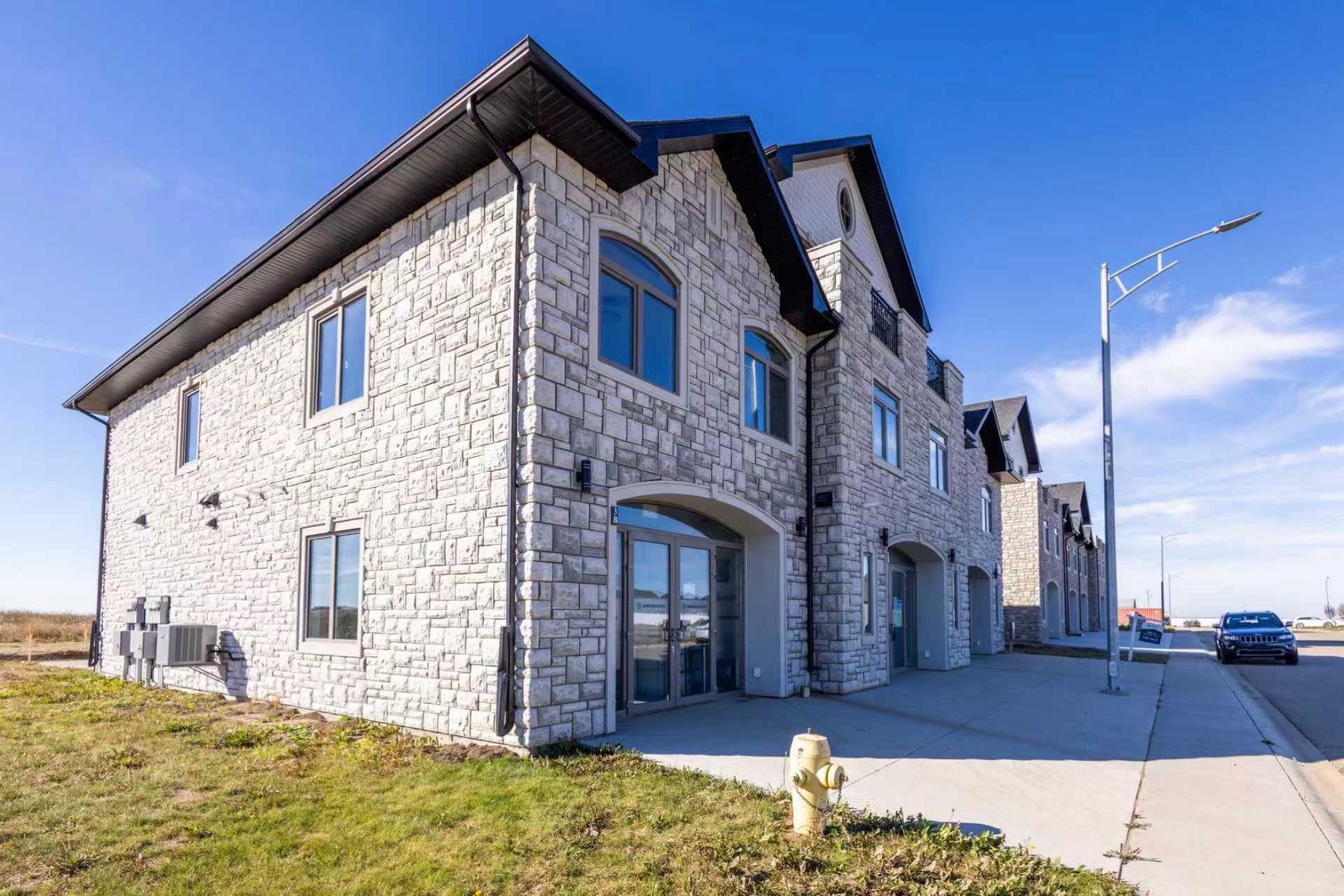 萨斯卡通附近稀缺商住一体房出售