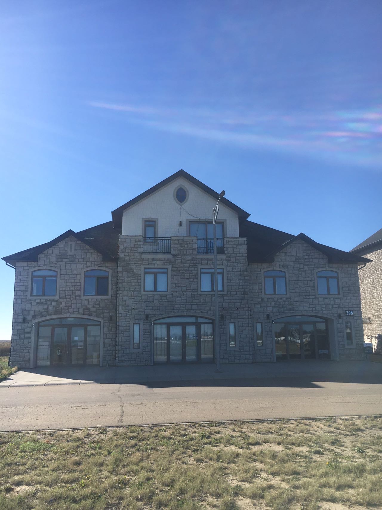 萨斯卡通黑带湖小镇独特商住两用房出售