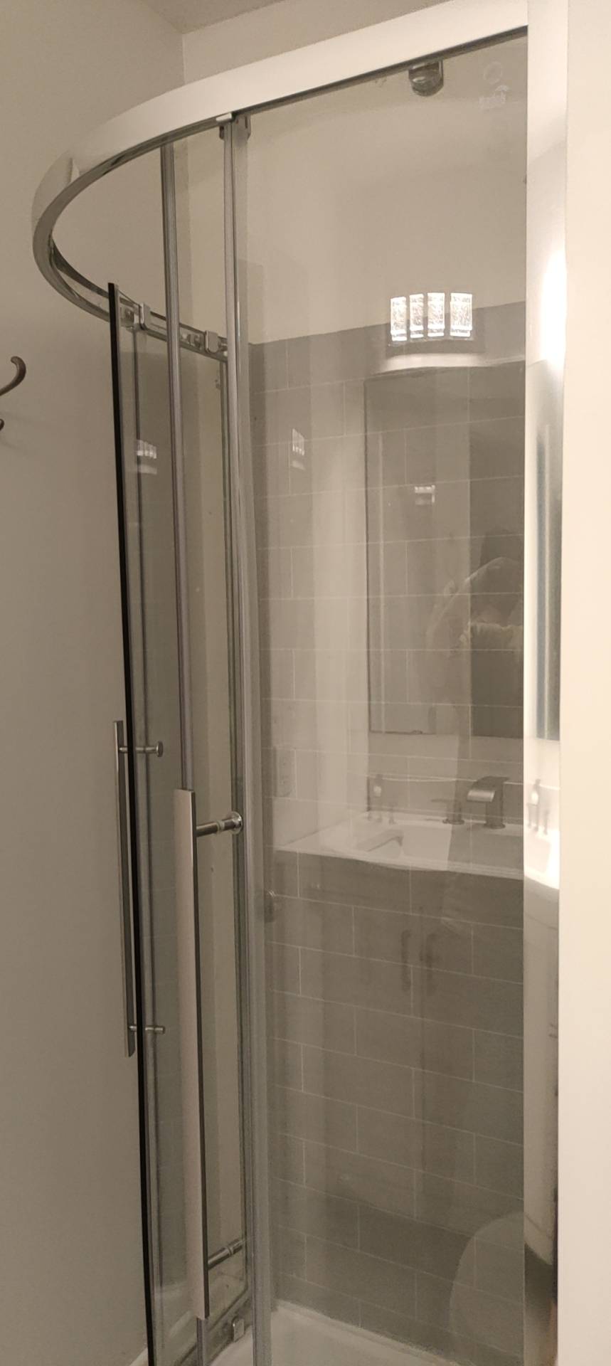 楼上单间出租近 8 街 supperstore   780 - 5