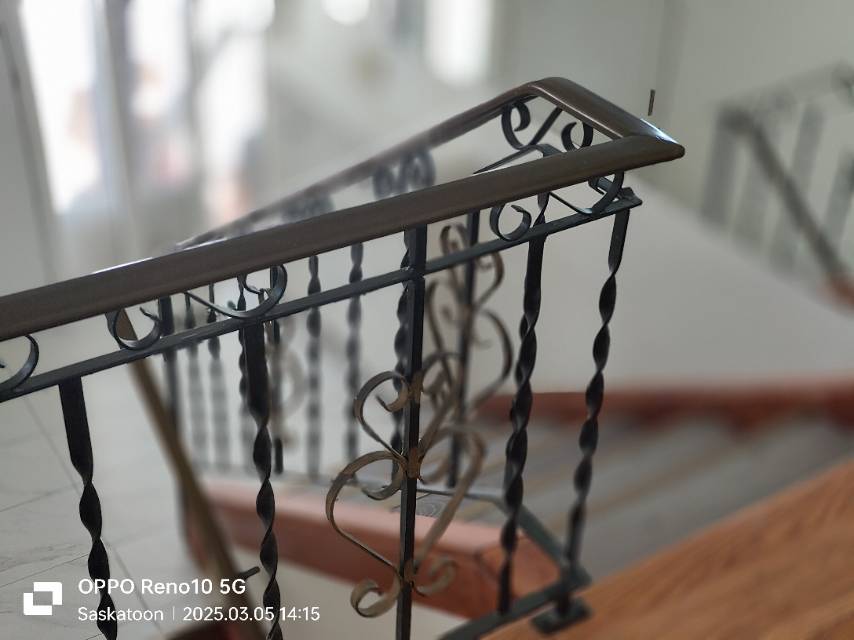 楼上单间出租近 8 街 supperstore   780 - 2