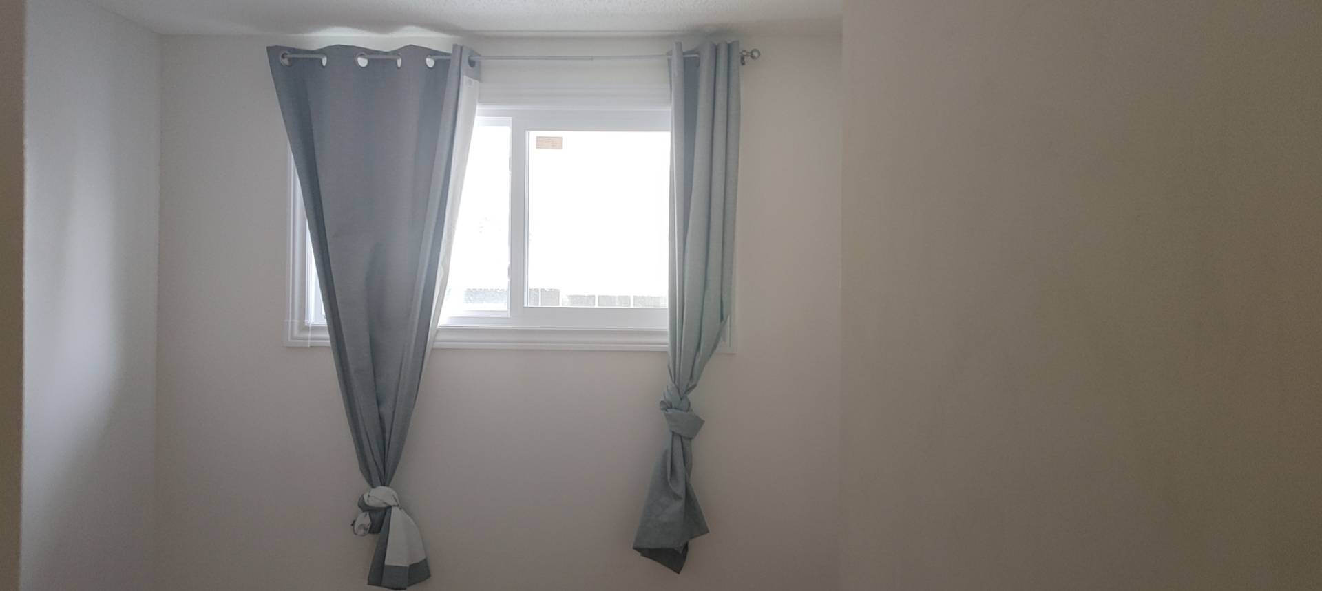 次卧出租 700元 - 2