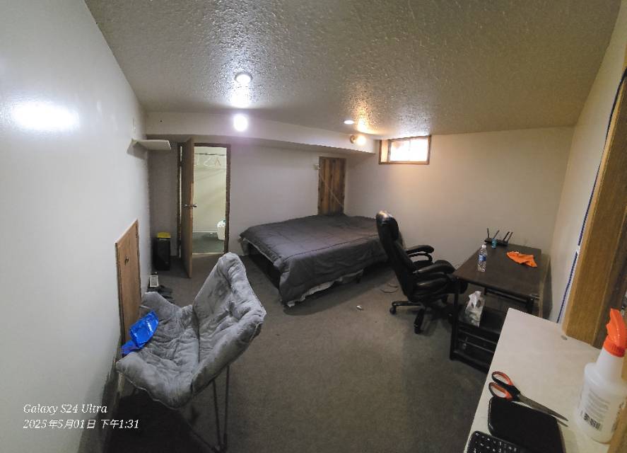 近萨大半地下室卧室出租