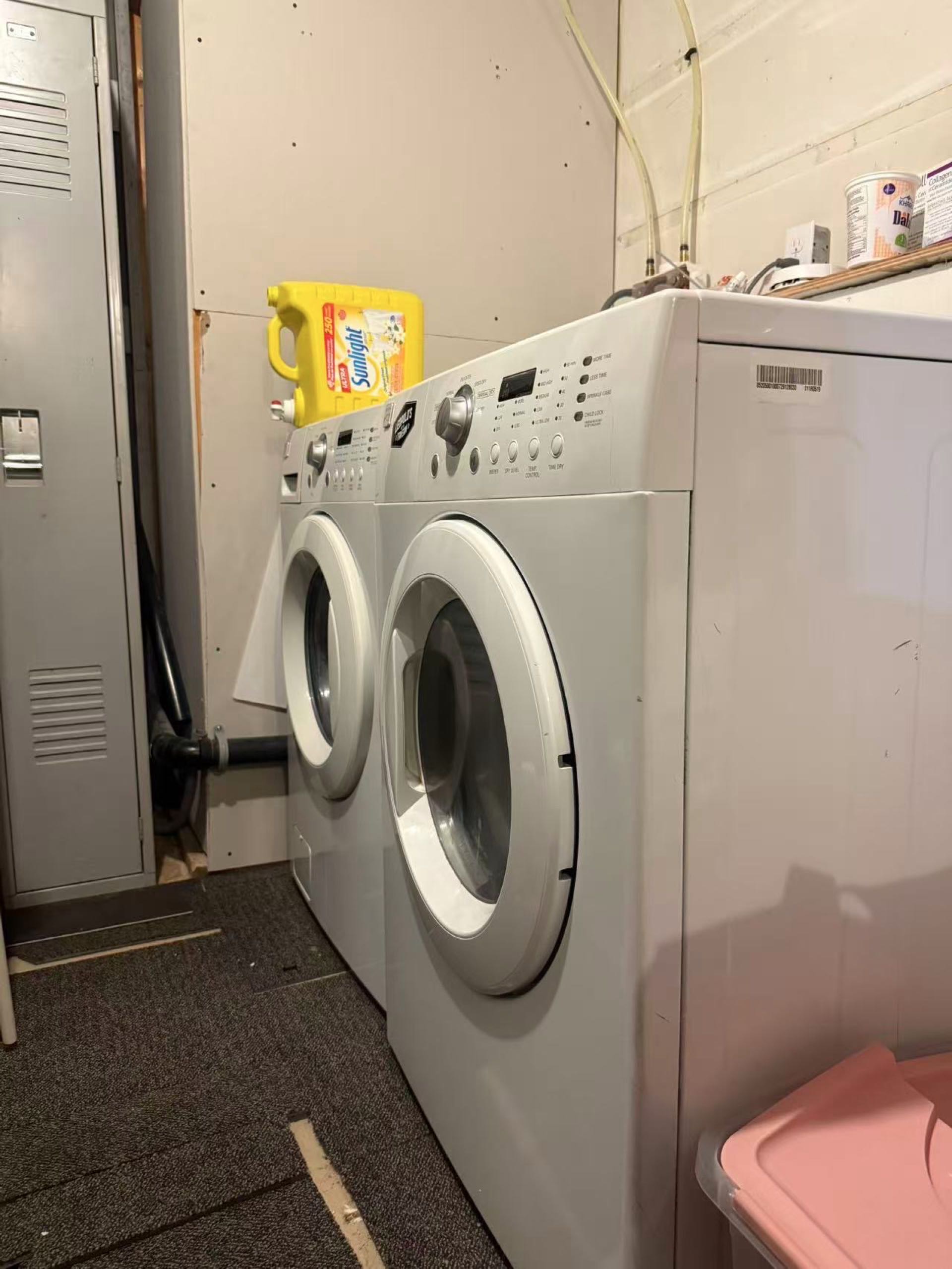 两室一厅一卫一den一储藏间的半地下室出租（也可分租） - 4