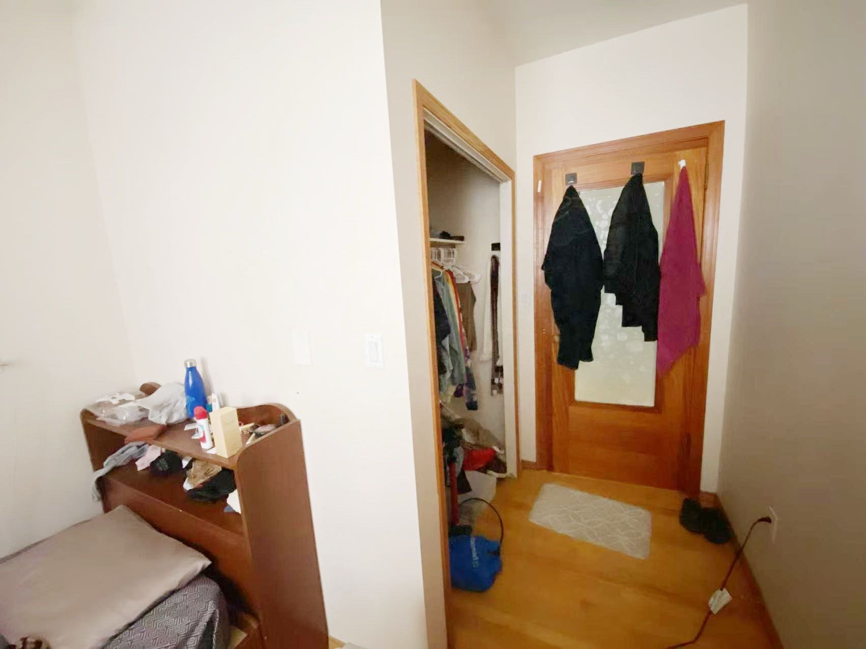 Forest Grove小区115街独立屋2楼一间卧室出租 - 4