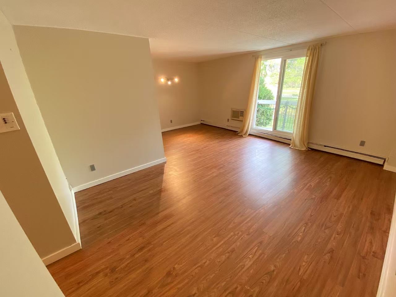 里贾纳大学对面2b1b公寓整租