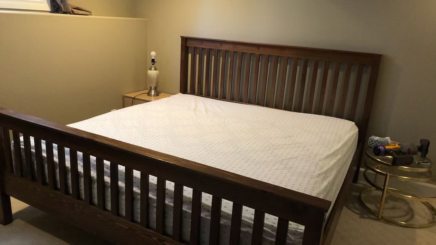 King 床架 床垫一套 400加币